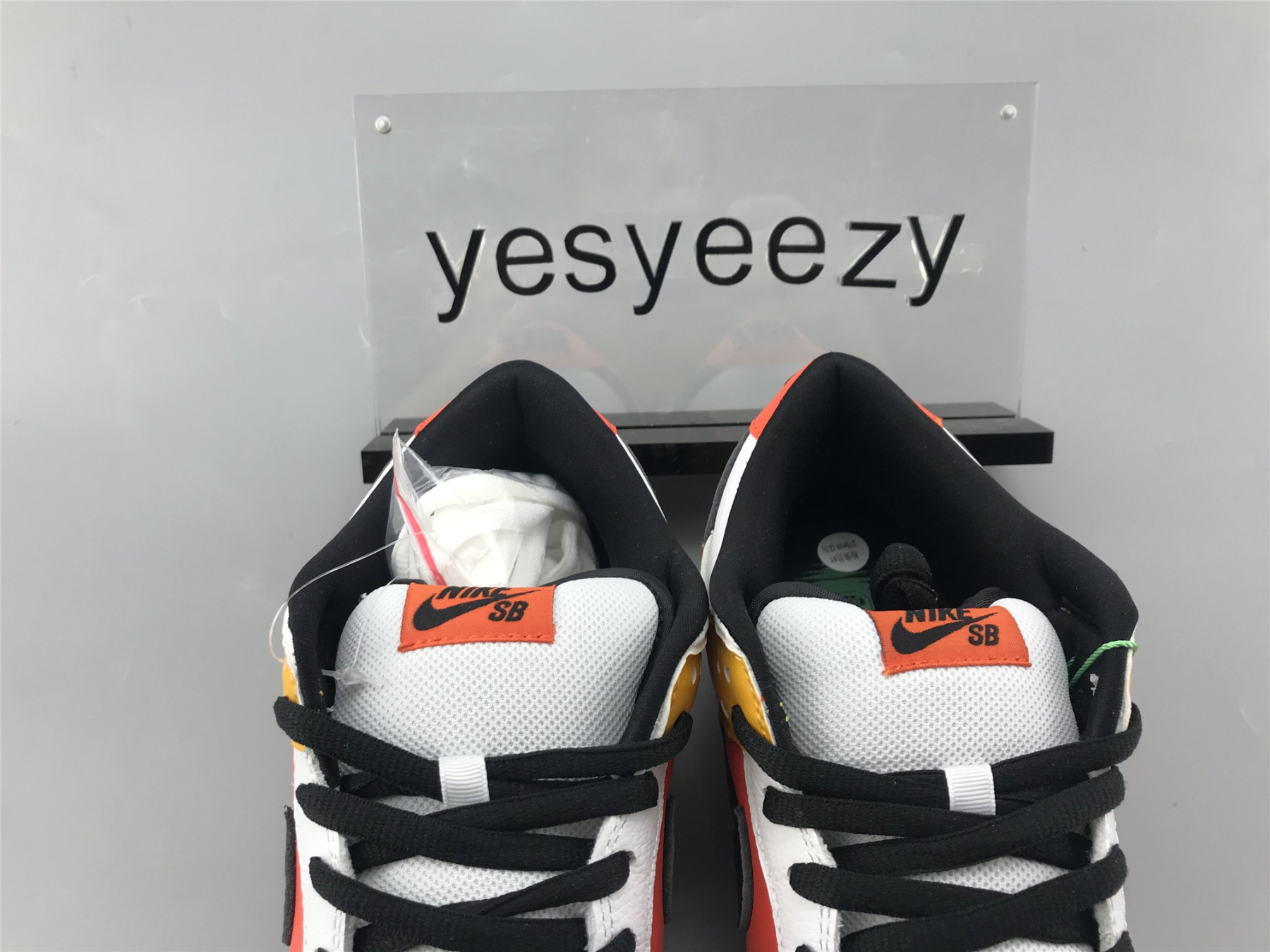 UA NIKE DUNK LOW PRO SB "RAYGUN"