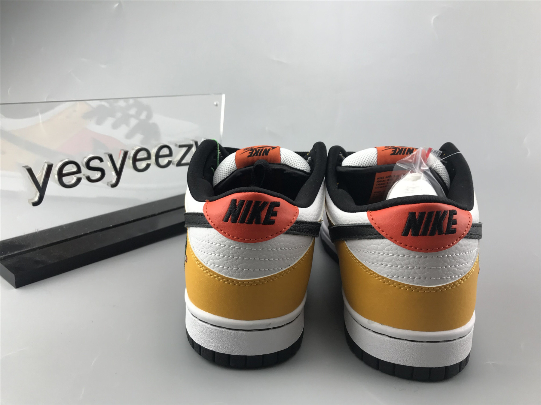 UA NIKE DUNK LOW PRO SB "RAYGUN"