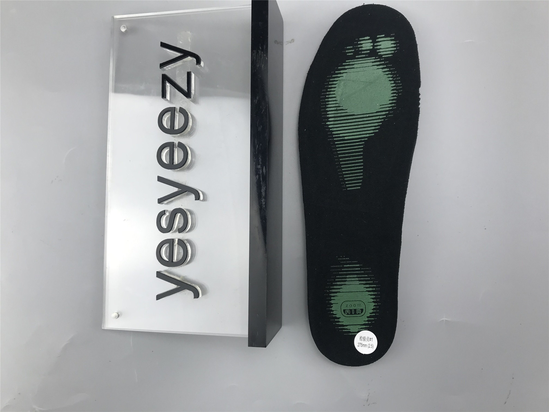 UA NIKE DUNK LOW PRO SB "RAYGUN"