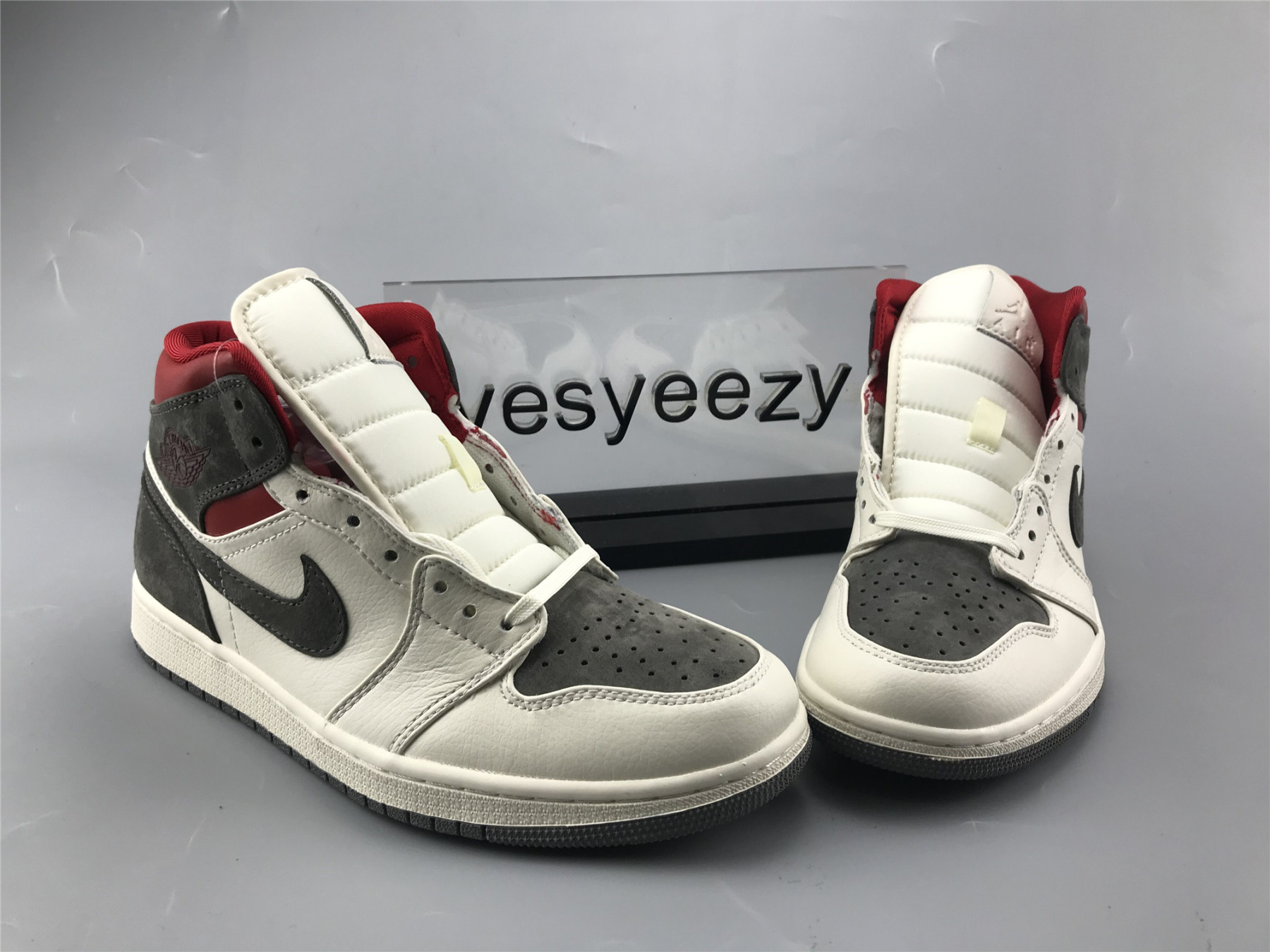 UA SNEAKERSNSTUFF X AIR JORDAN 1 MID 