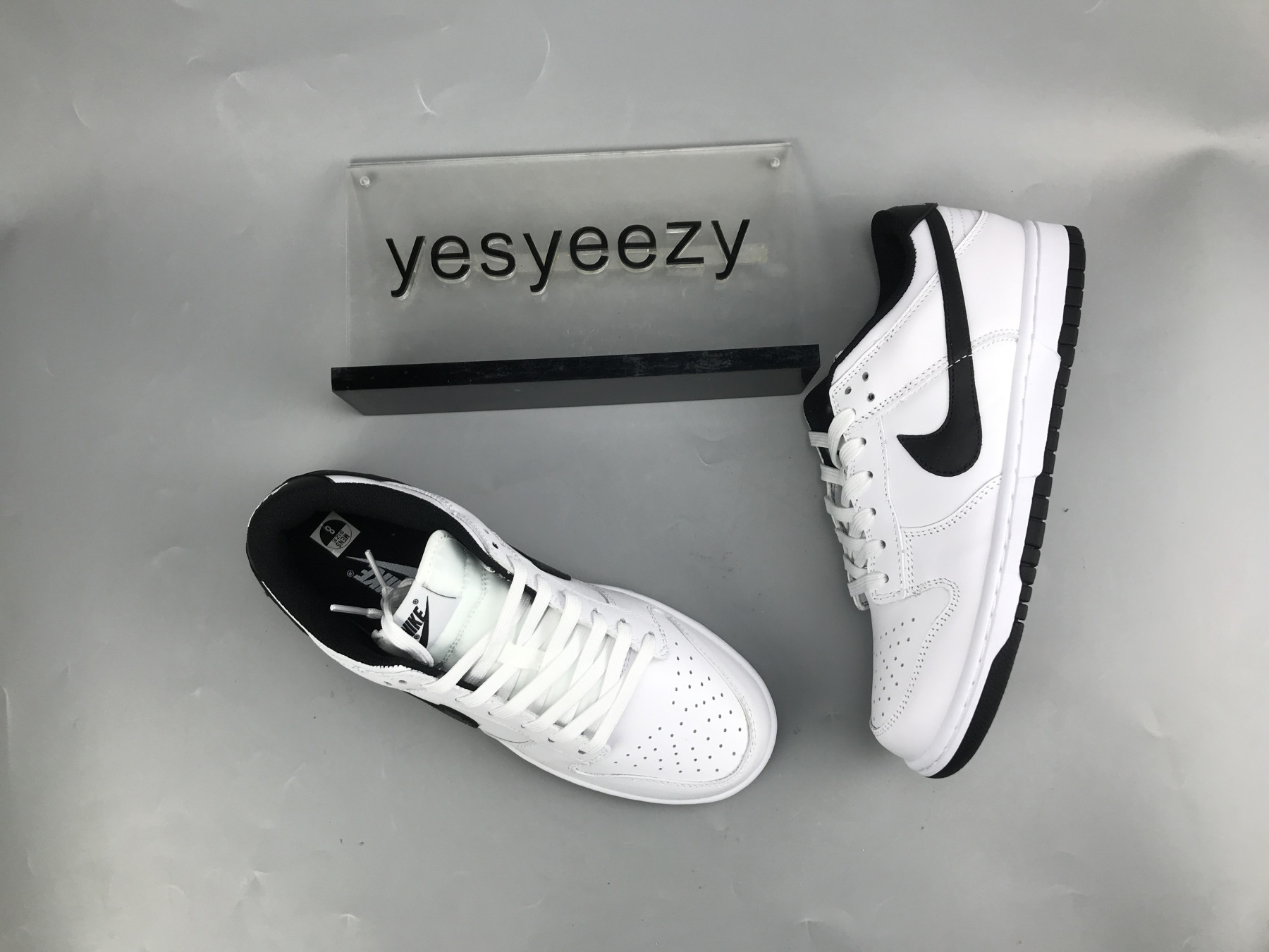 UA NIKE WMNS DUNK LOW 