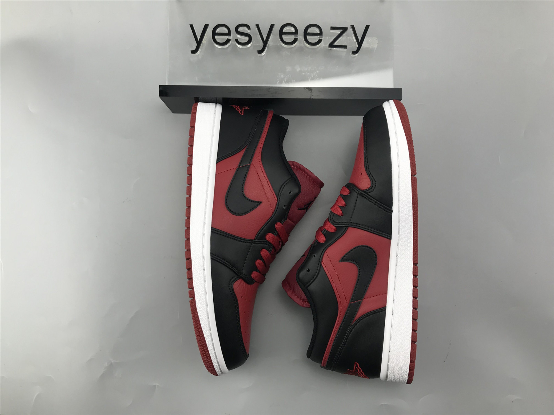 UA AIR JORDAN 1 RETRO LOW 