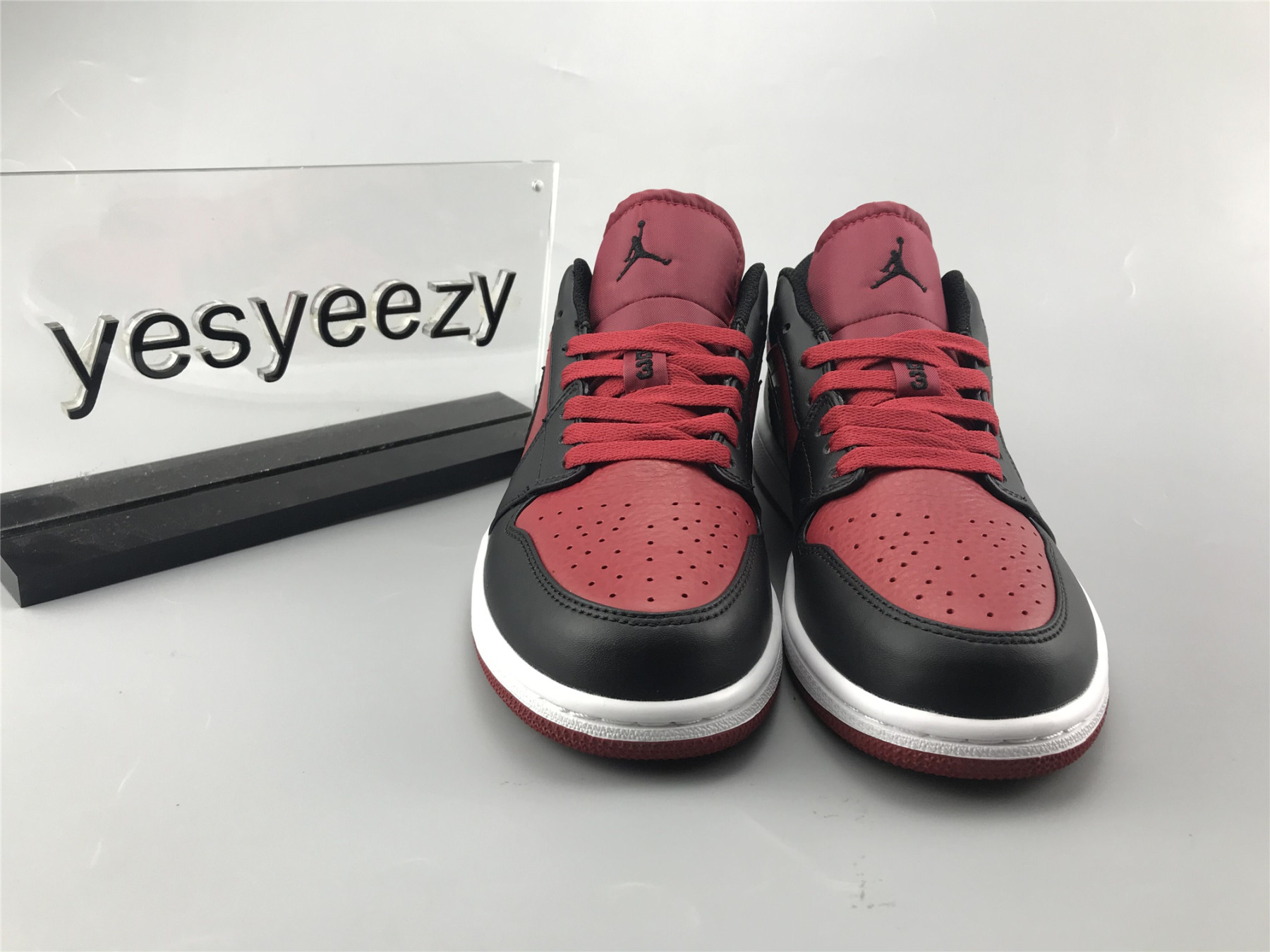 UA AIR JORDAN 1 RETRO LOW 