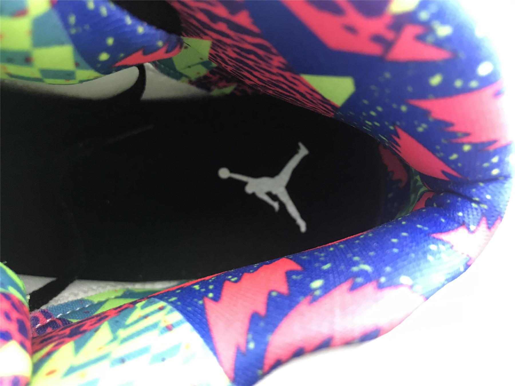 UA AIR JORDAN 5 RETRO 