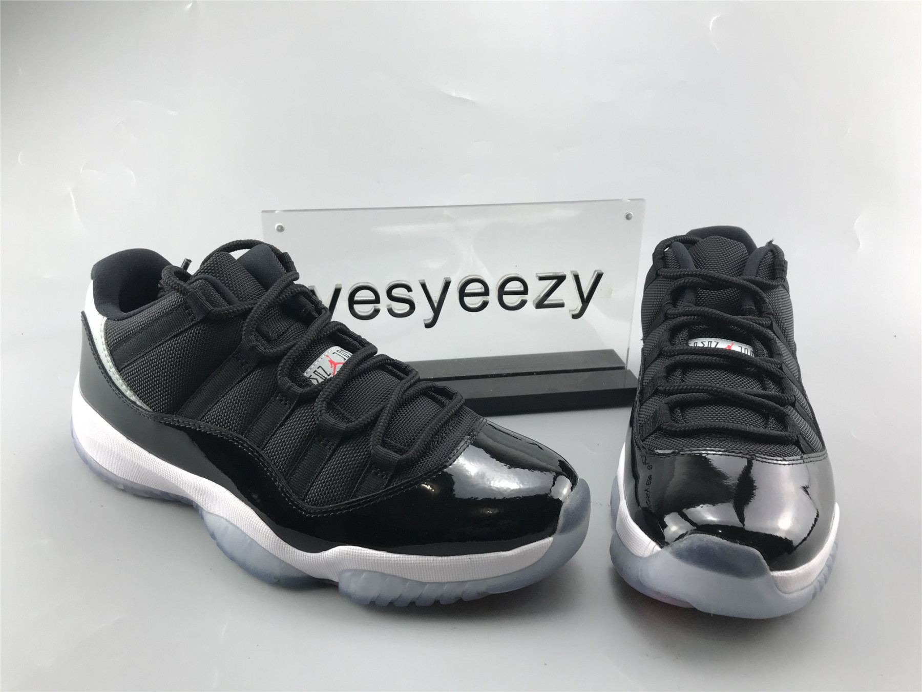 UA AIR JORDAN 11 RETRO LOW 
