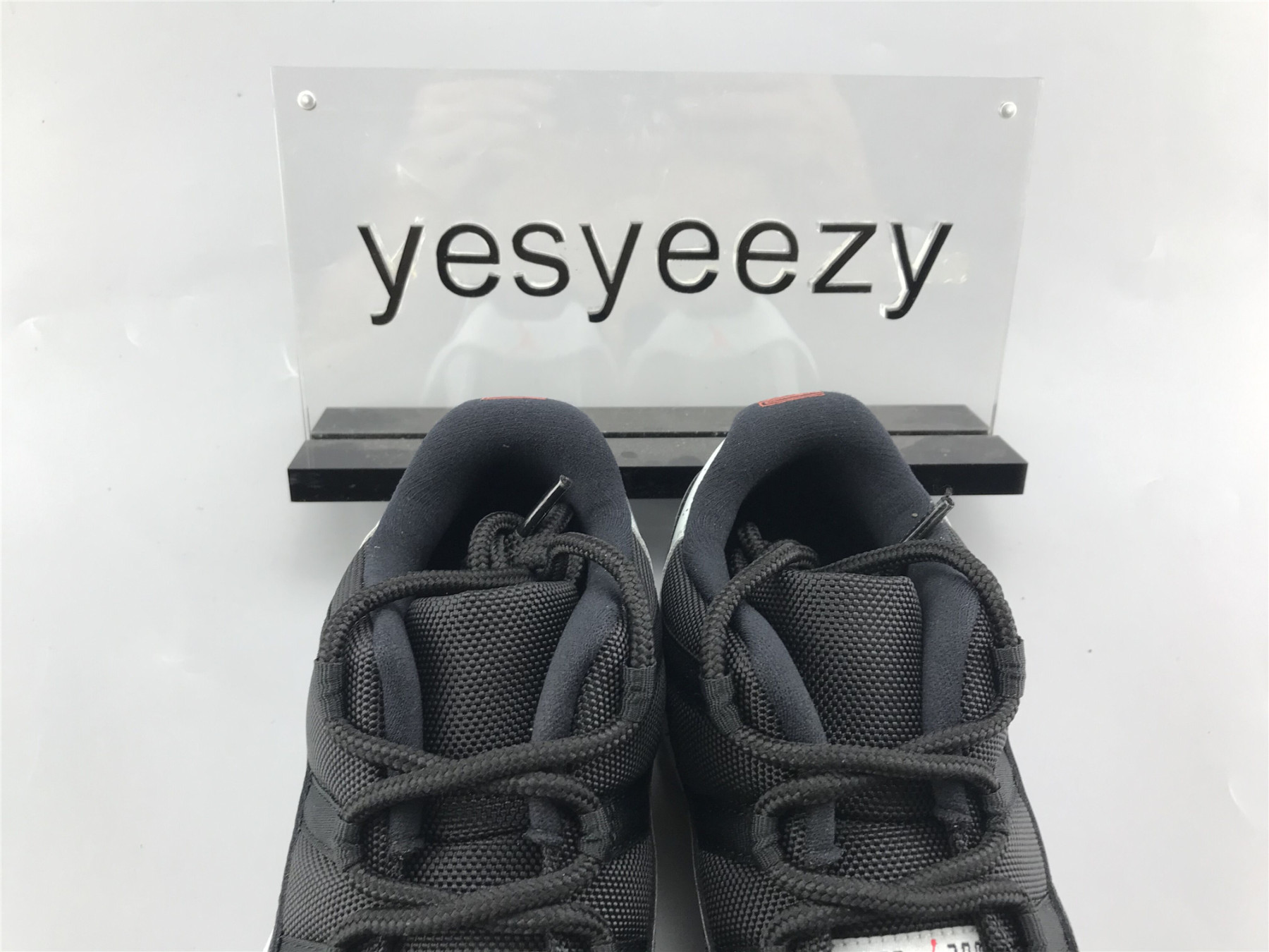 UA AIR JORDAN 11 RETRO LOW 