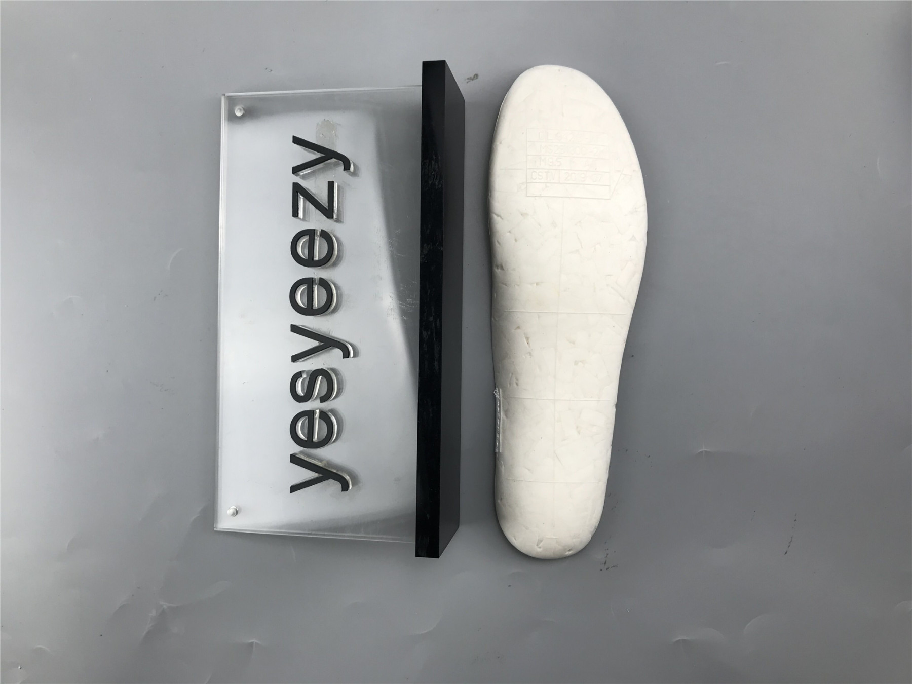 UA NIKE SPACE HIPPIE 02 