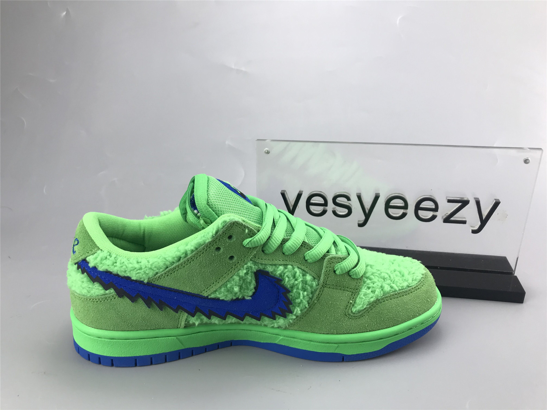 UA NIKE GRATEFUL DEAD X DUNK LOW SB 