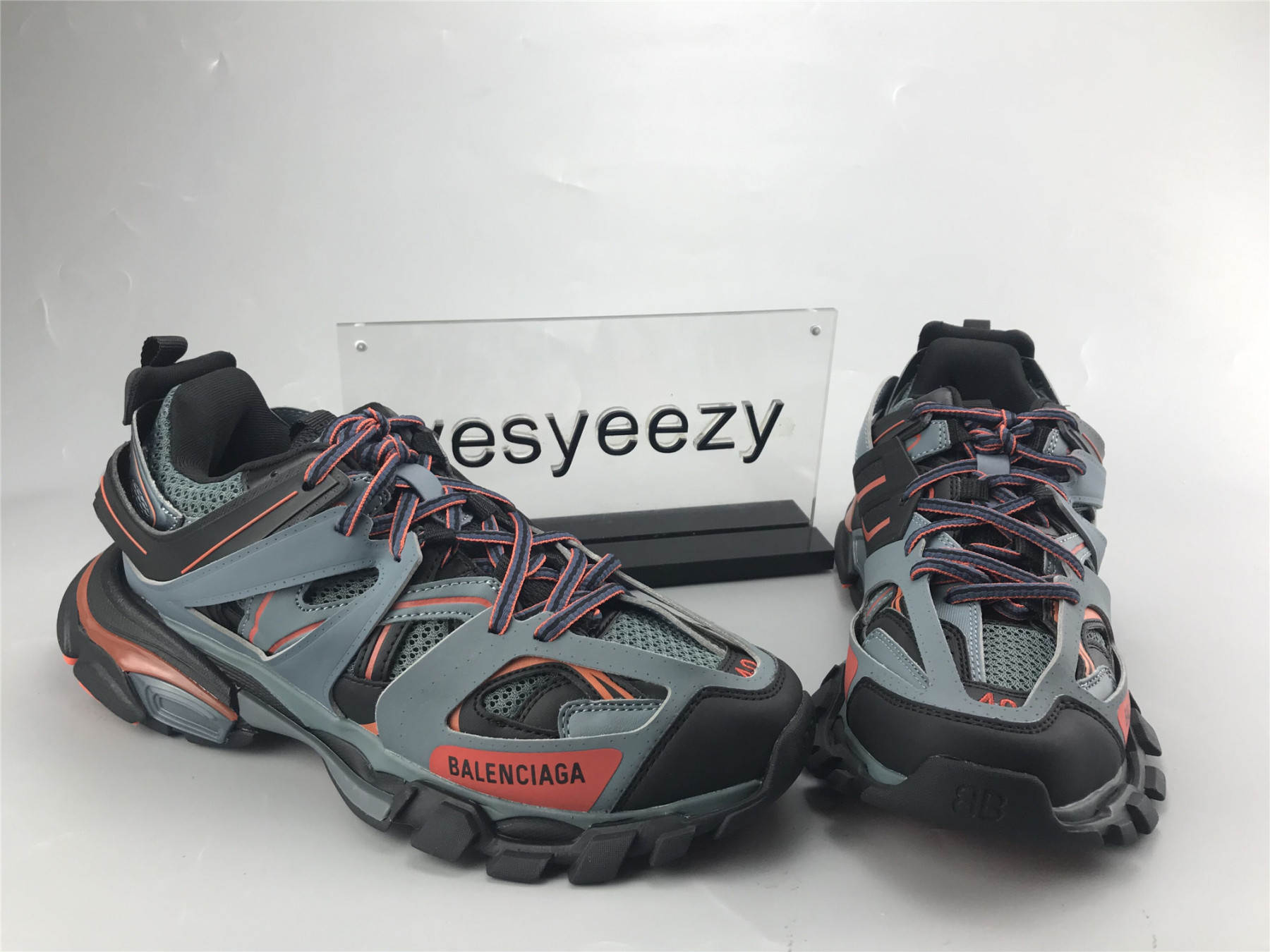 UA TRACK TRAINER BLACK BLUE GREY ORANGE