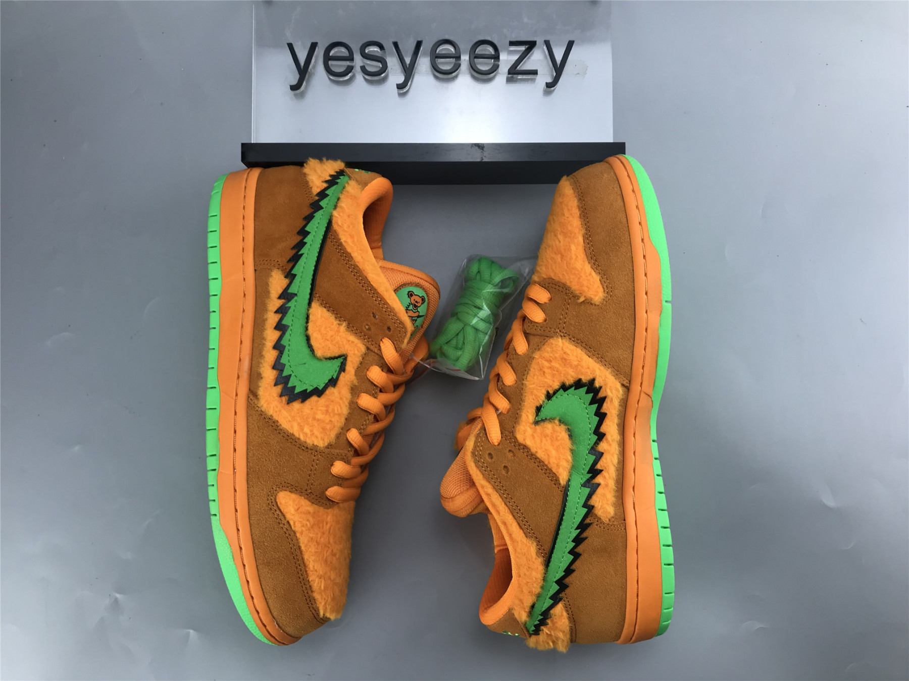 UA NIKE GRATEFUL DEAD X DUNK LOW SB 