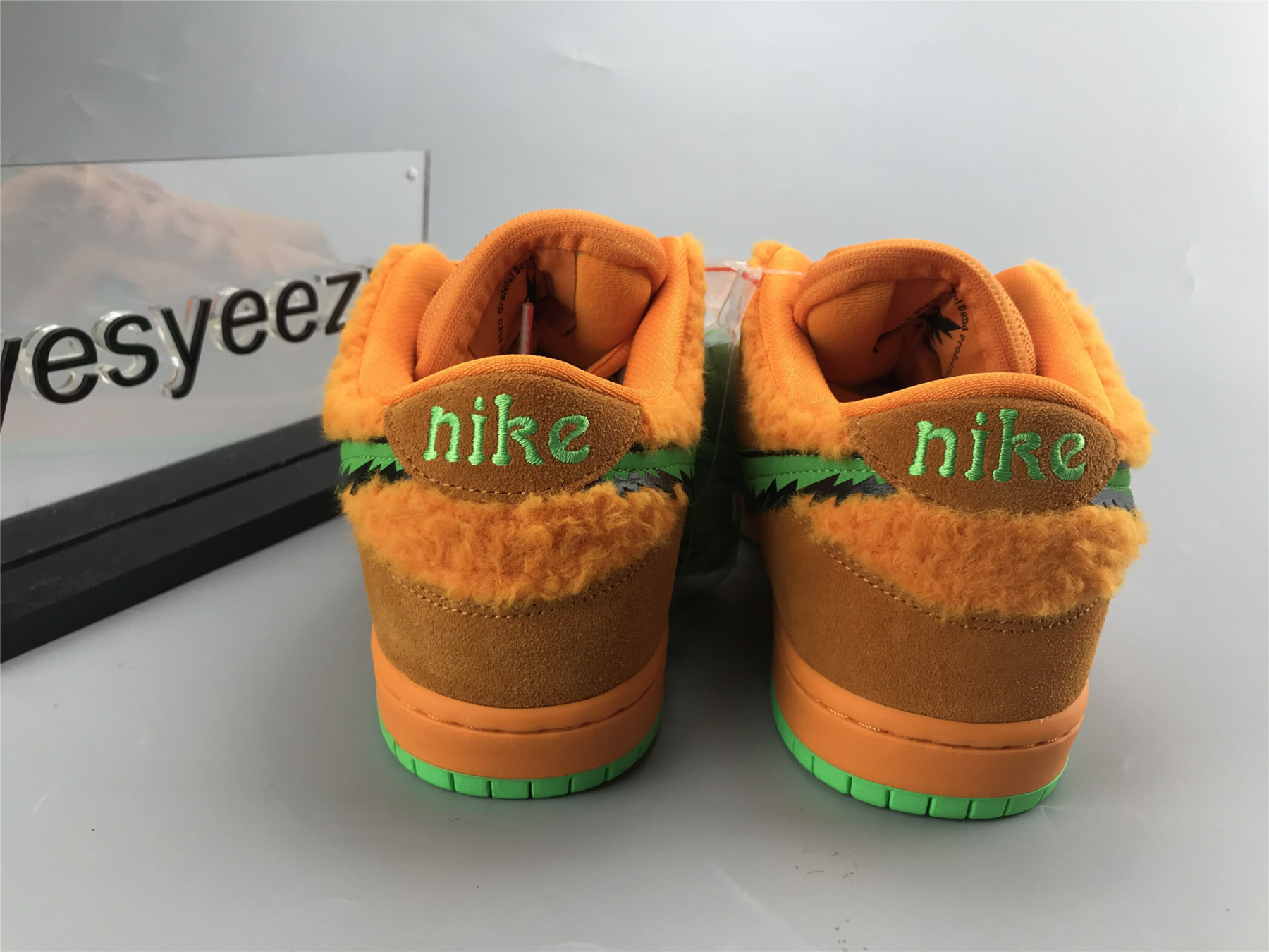 UA NIKE GRATEFUL DEAD X DUNK LOW SB 