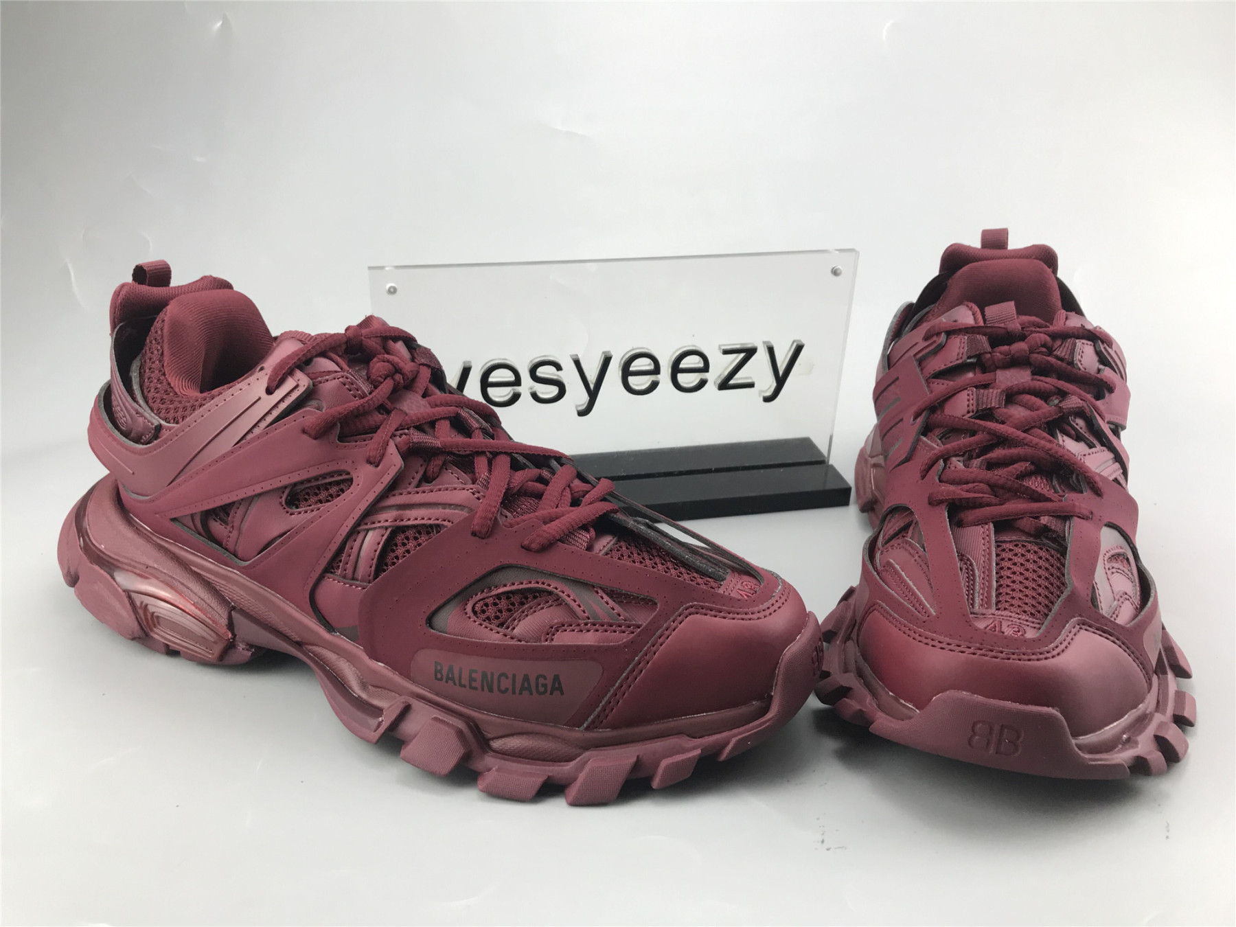 UA TRACK TRAINER DARK RED