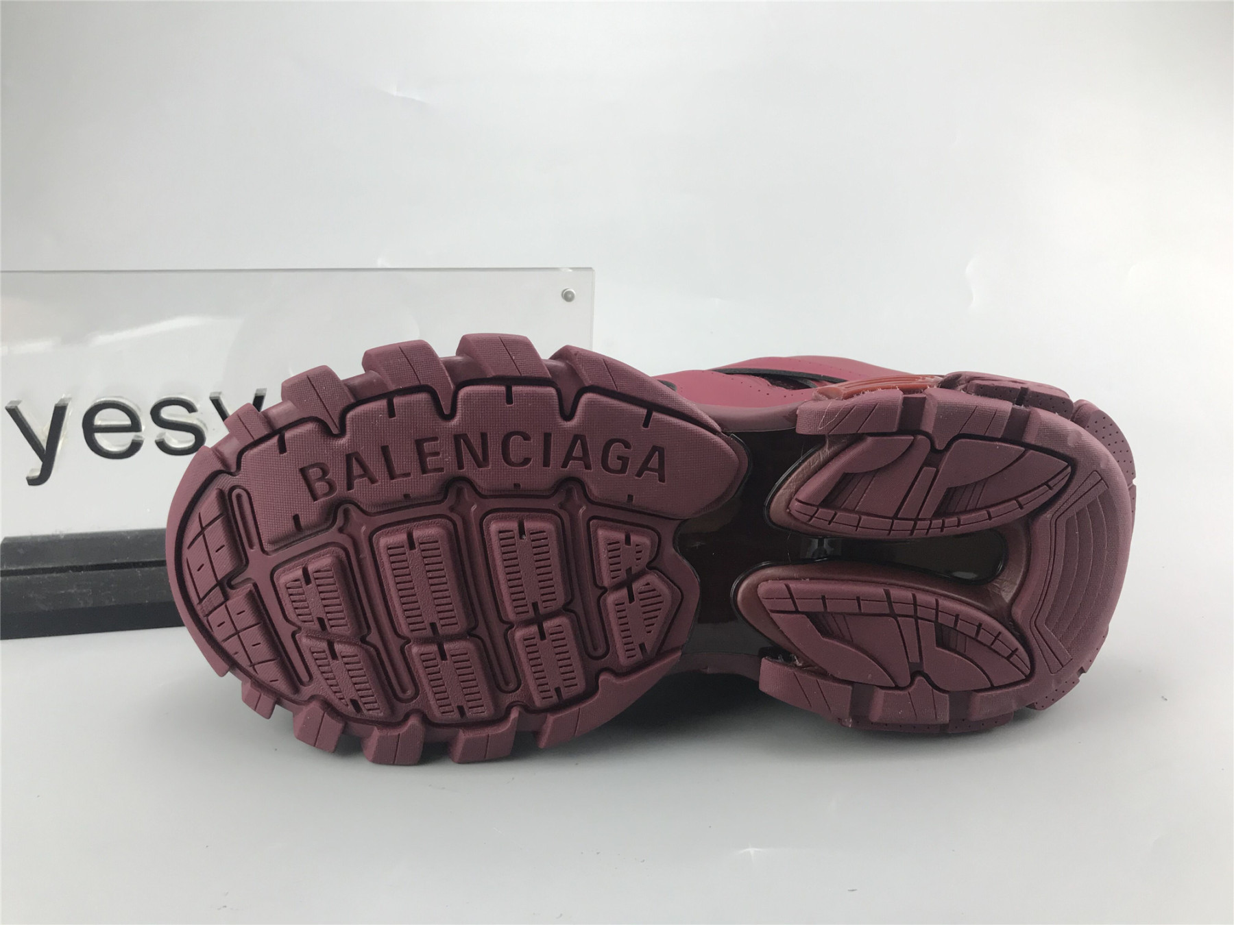 UA TRACK TRAINER DARK RED
