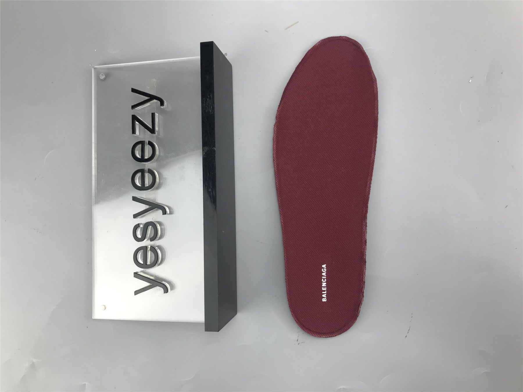UA TRACK TRAINER DARK RED