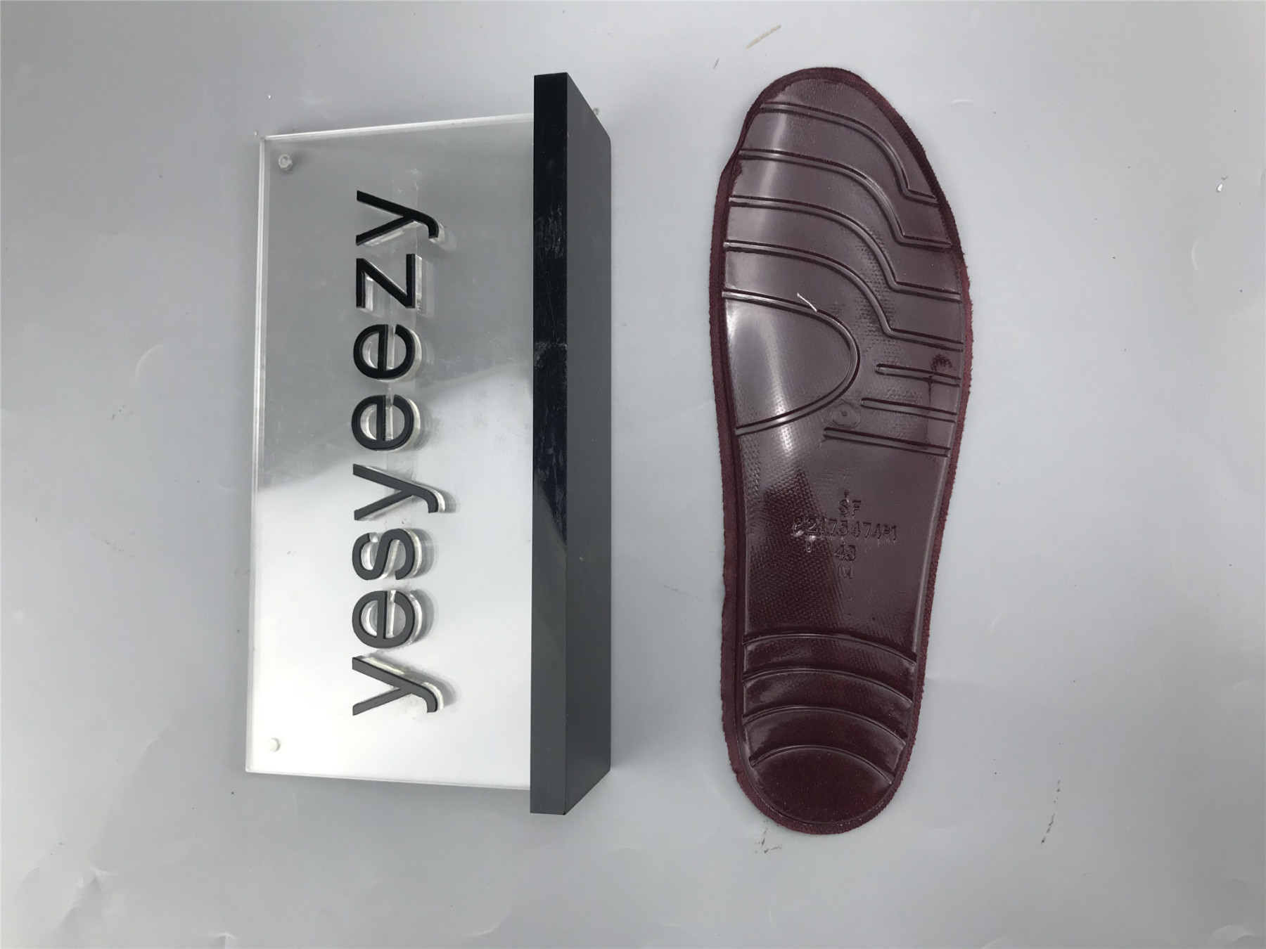 UA TRACK TRAINER DARK RED