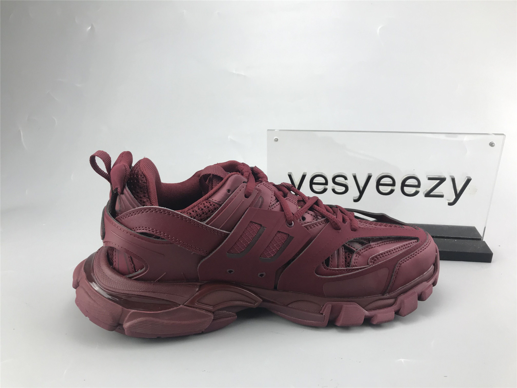 UA TRACK TRAINER DARK RED