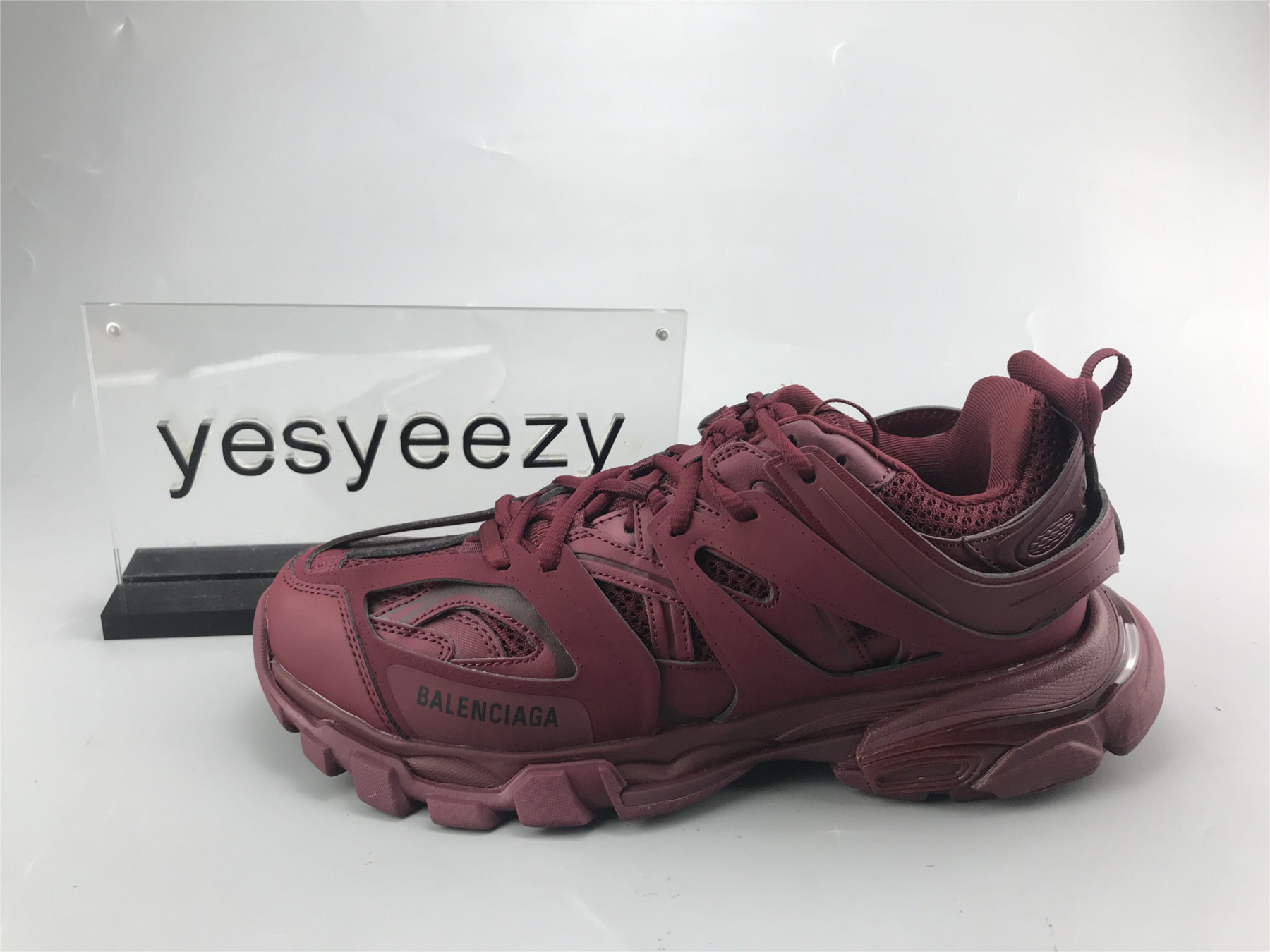 UA TRACK TRAINER DARK RED