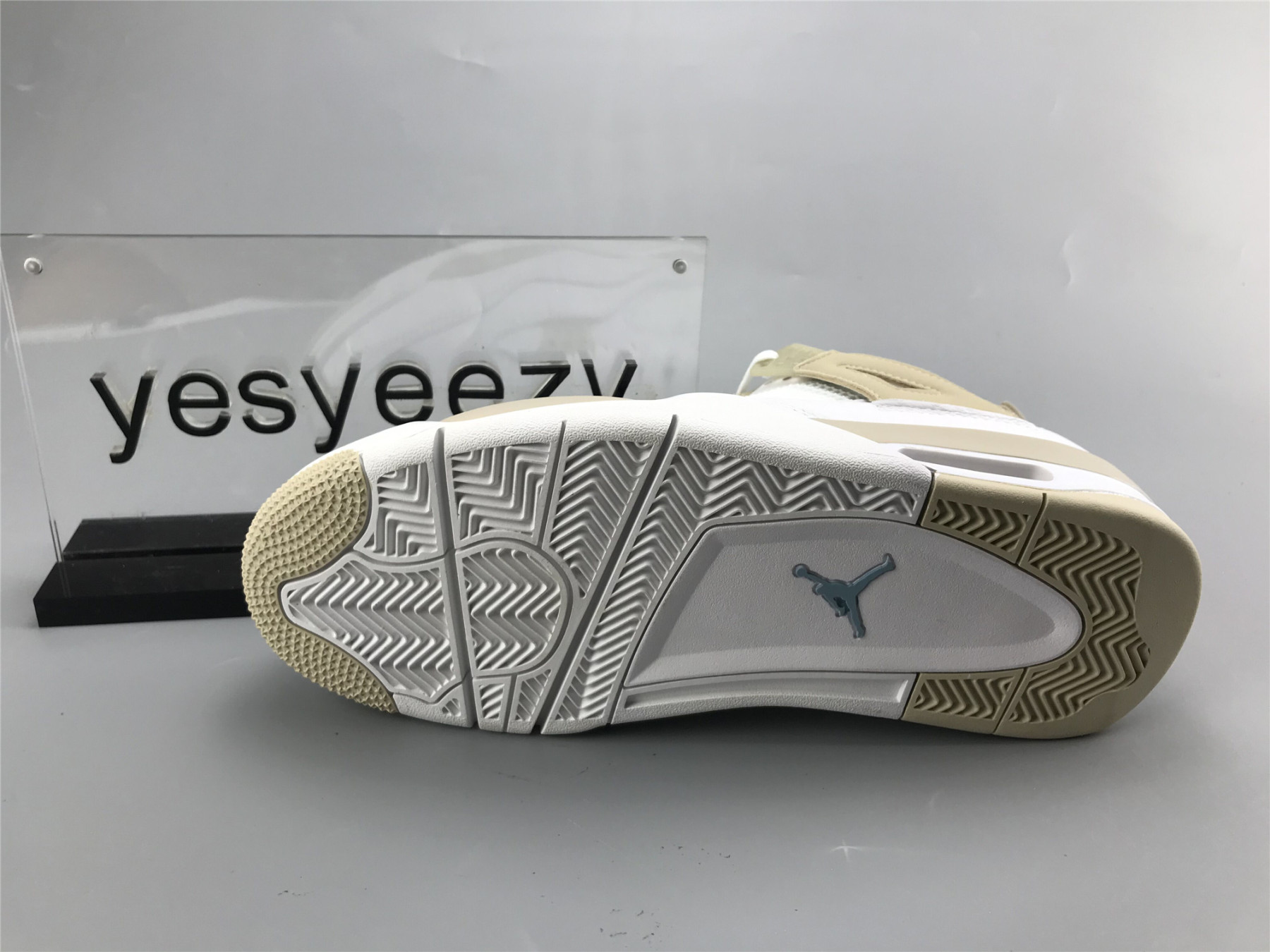 UA AIR JORDAN 4 RETRO 