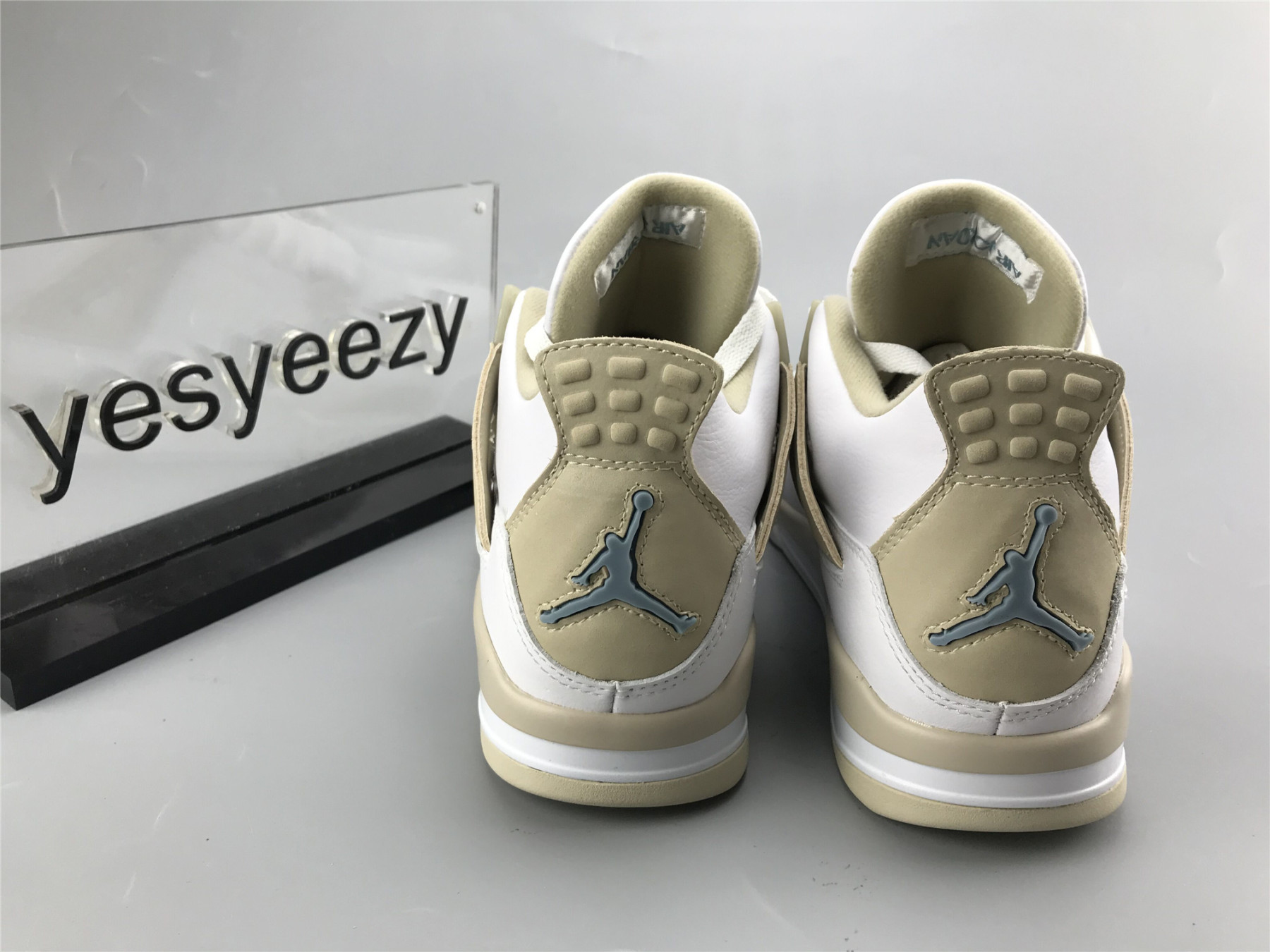 UA AIR JORDAN 4 RETRO 