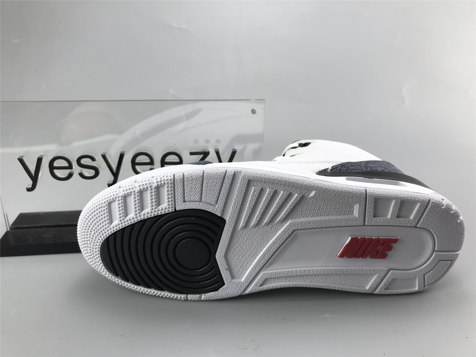 UA AIR JORDAN 3 RETRO SE