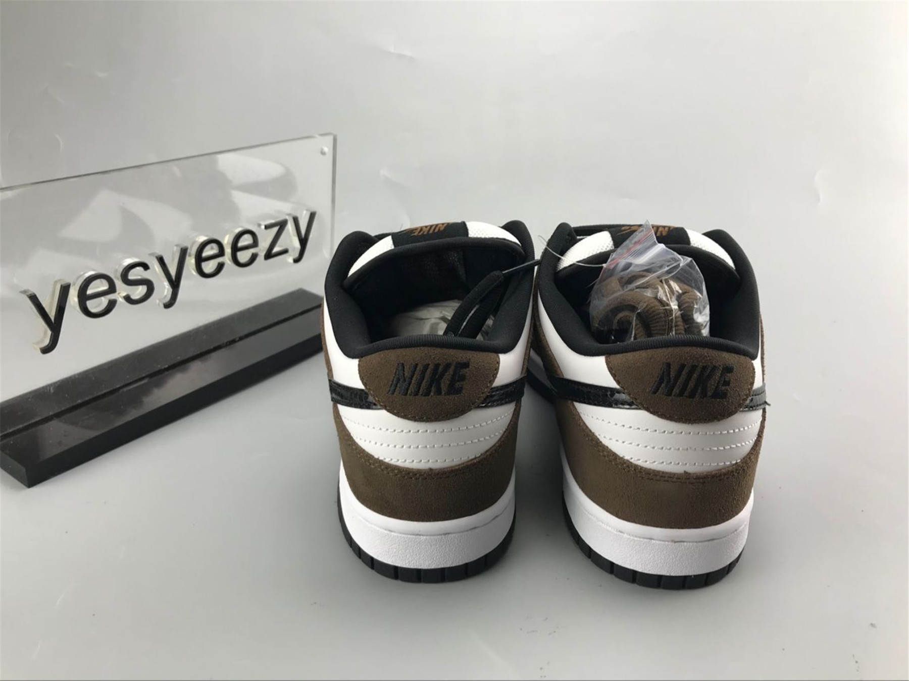 UA NIKE DUNK LOW PRO SB 