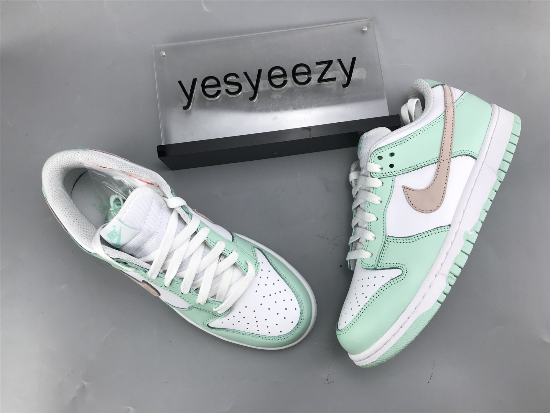 UA NIKE DUNK LOW WMNS