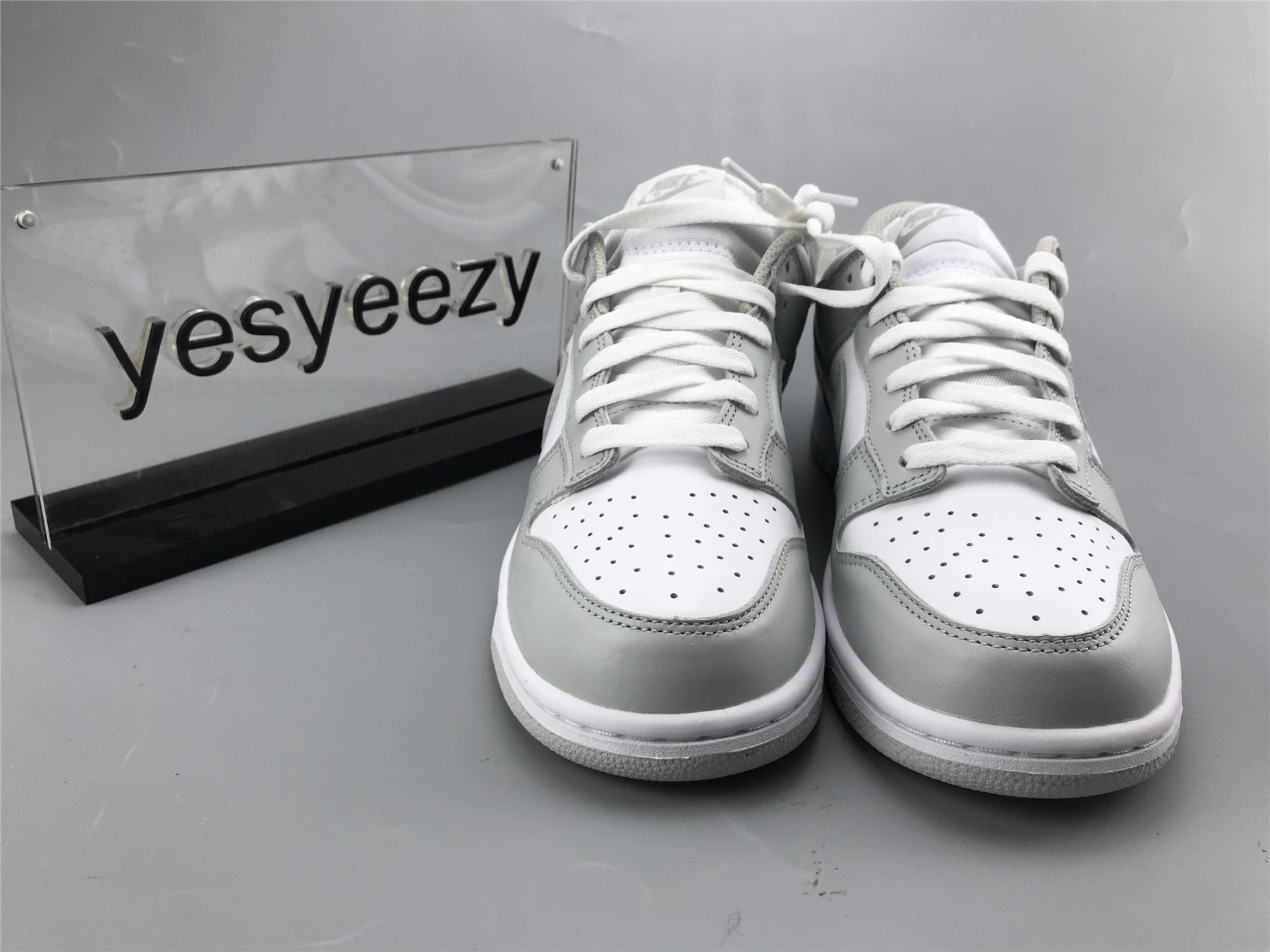 UA NIKE DUNK LOW WMNS "PHOTON DUST"