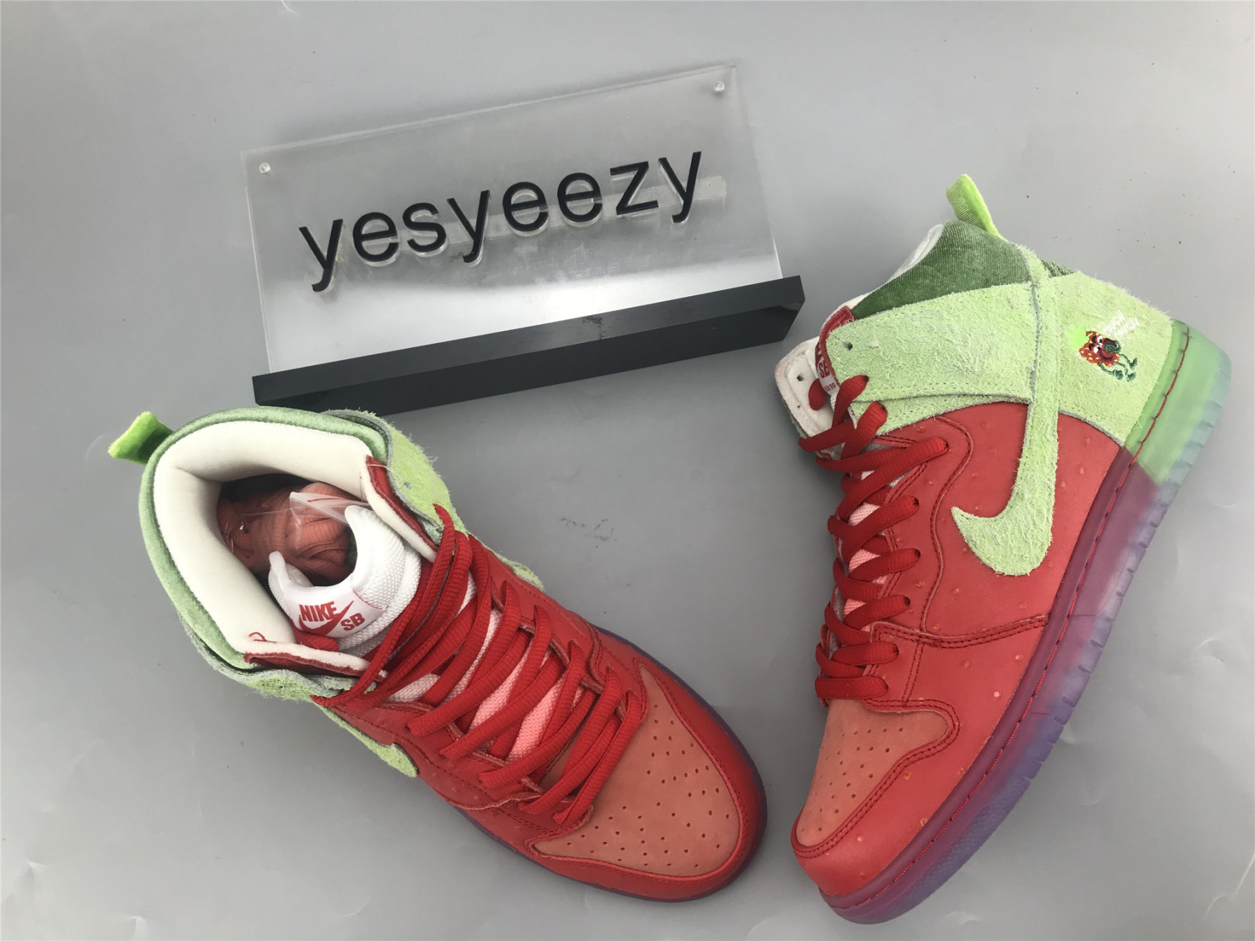 UA NIKE DUNK HIGH SB 