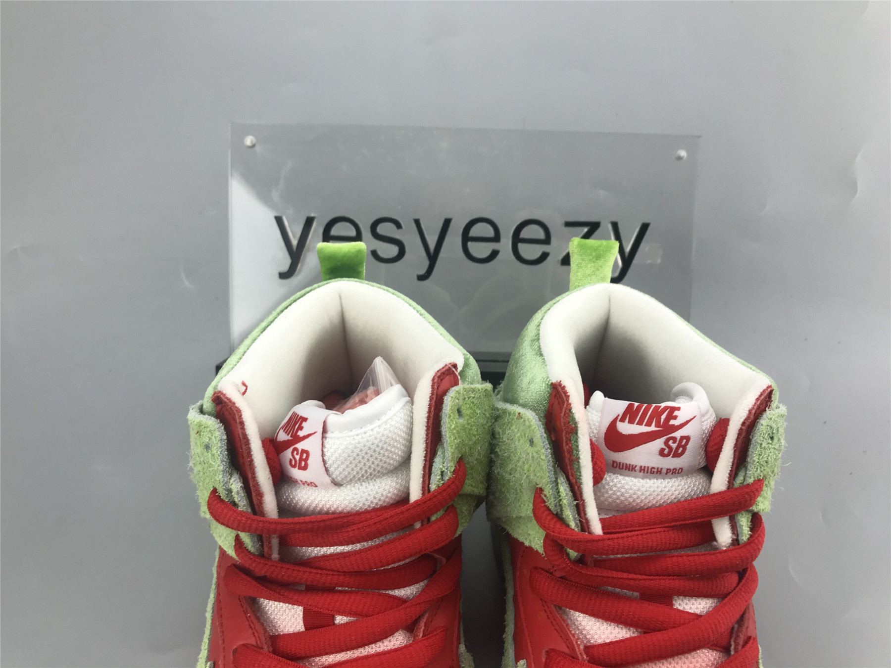 UA NIKE DUNK HIGH SB 