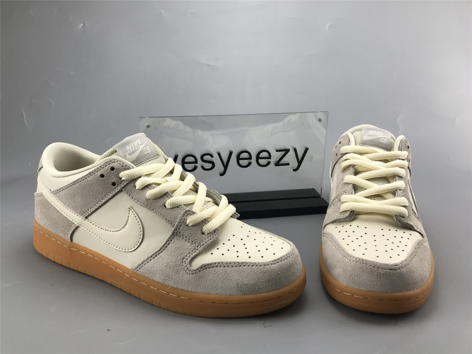 UA NIKE SB DUNK LOW TRD