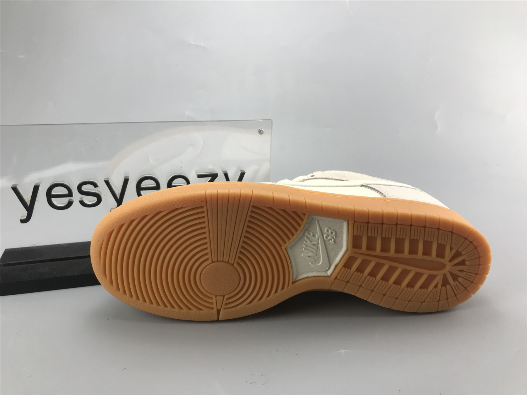 UA NIKE SB DUNK LOW TRD