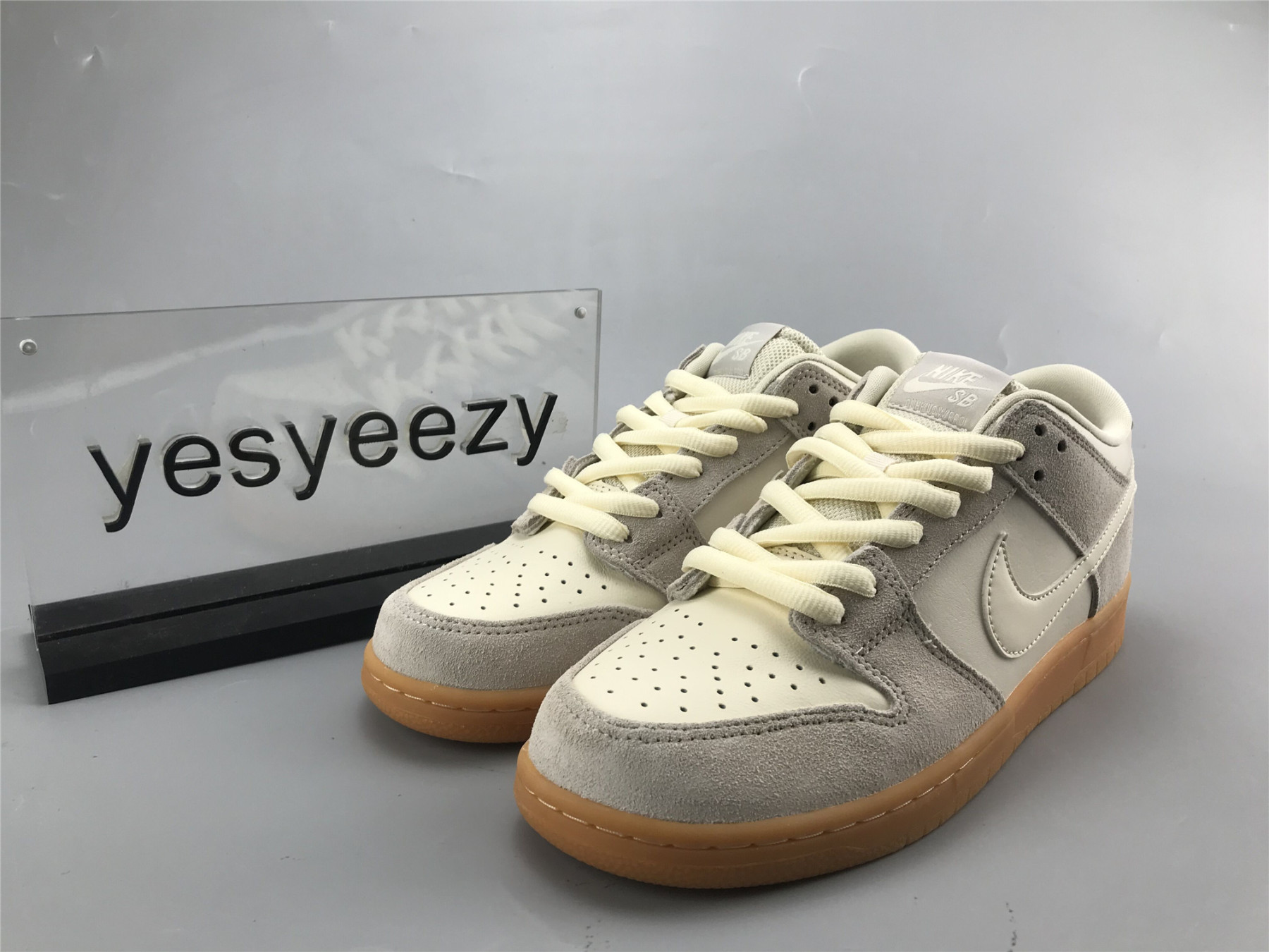 UA NIKE SB DUNK LOW TRD