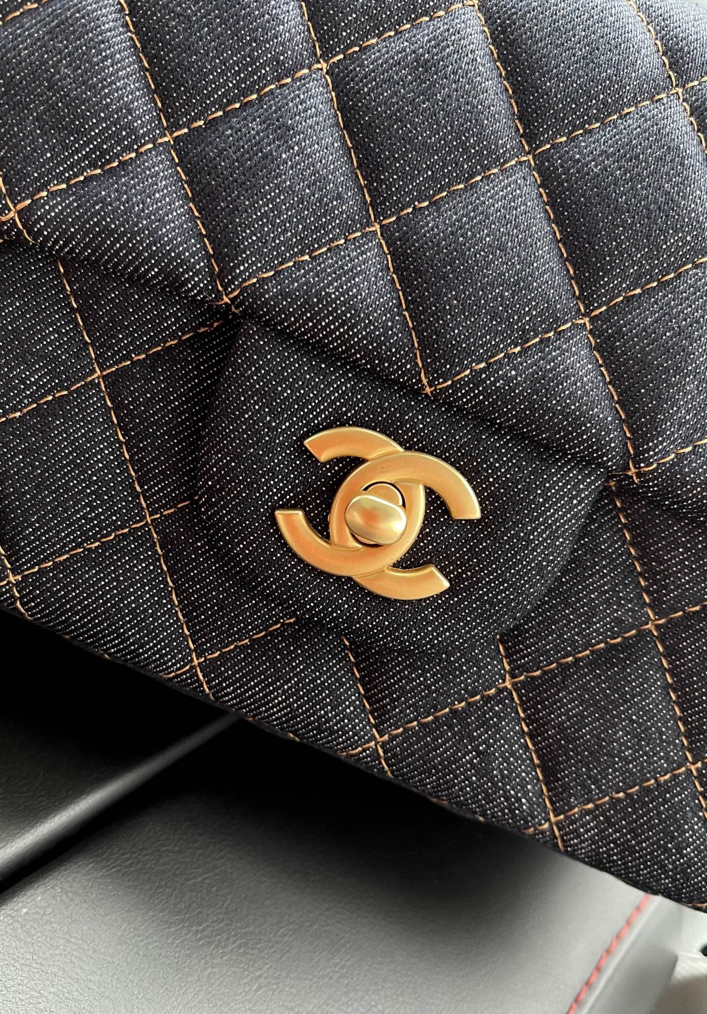 Ch**el mini classic handbag a69900 12x20x6cm