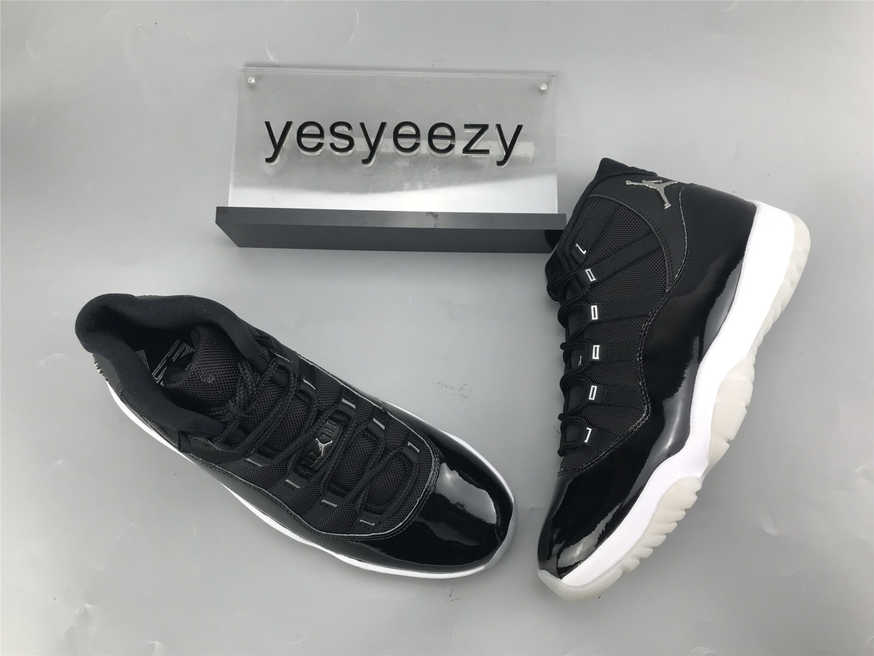 UA AIR JORDAN 11 RETRO 