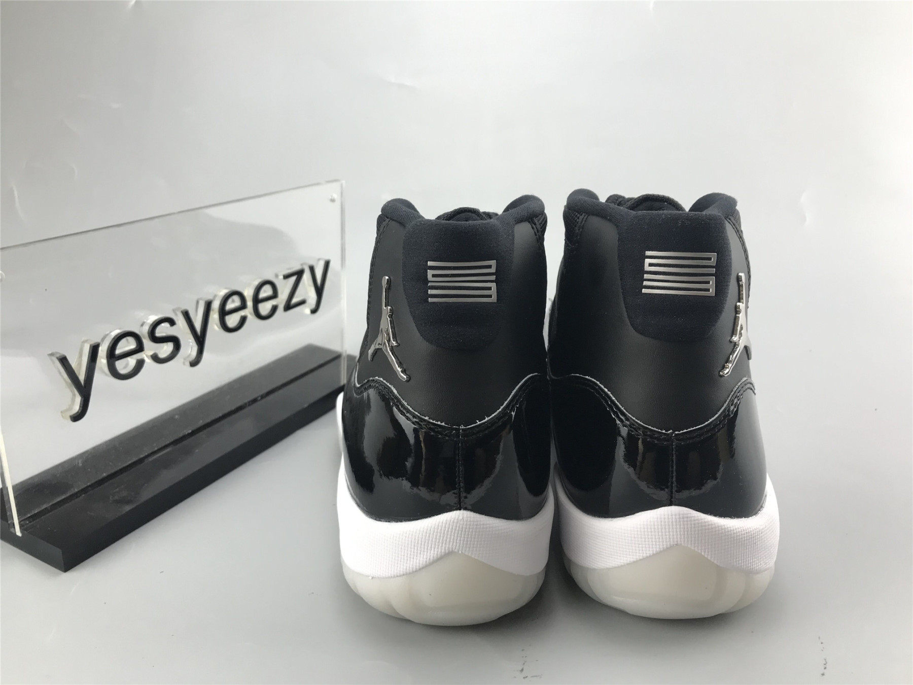 UA AIR JORDAN 11 RETRO 