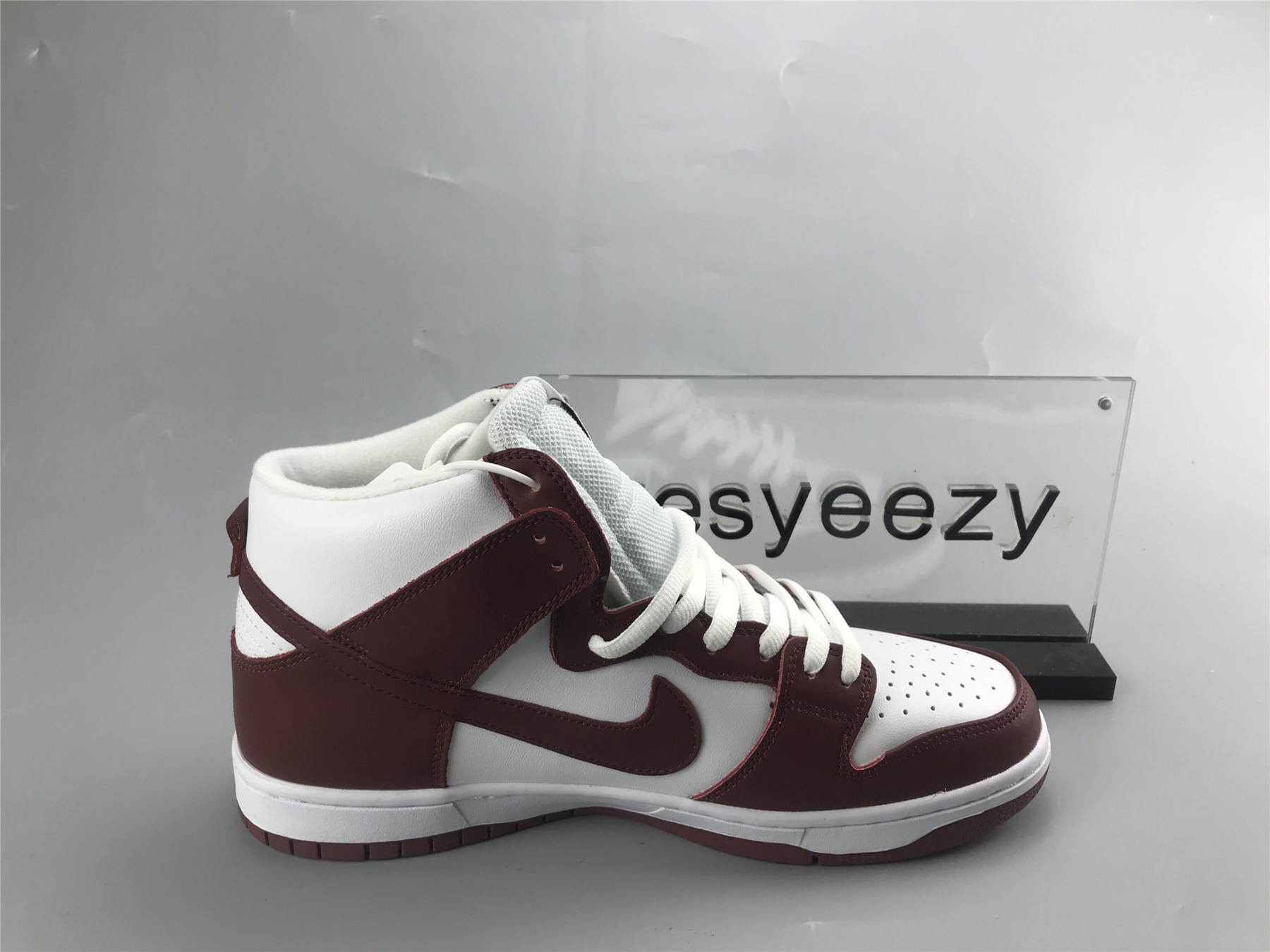 UA NIKE SB DUNK HIGH PRO