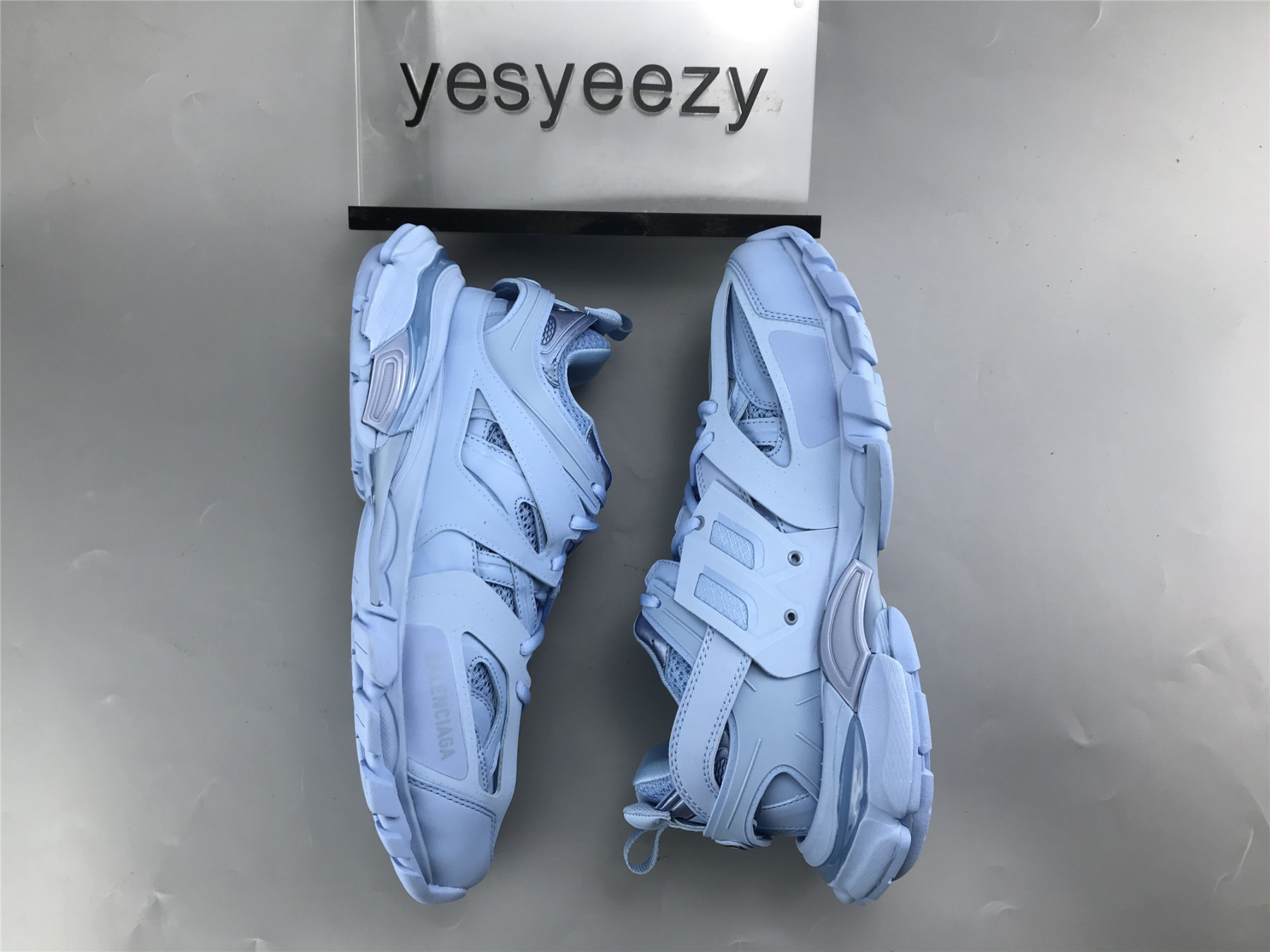 UA TRACK TRAINER LIGHT BLUE