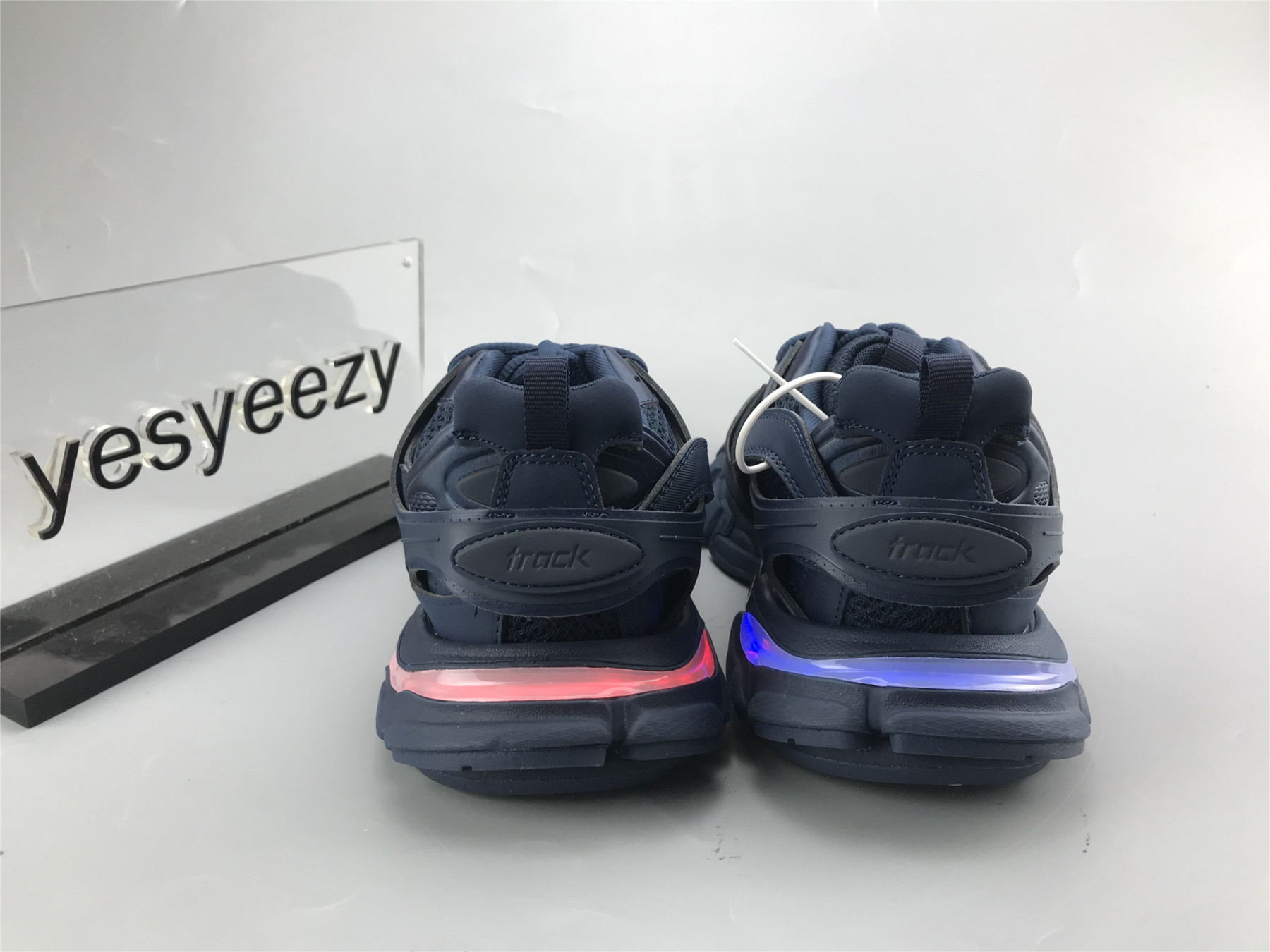 UA TRACK TRAINER DARK NAVY WITH LED LIGHTS