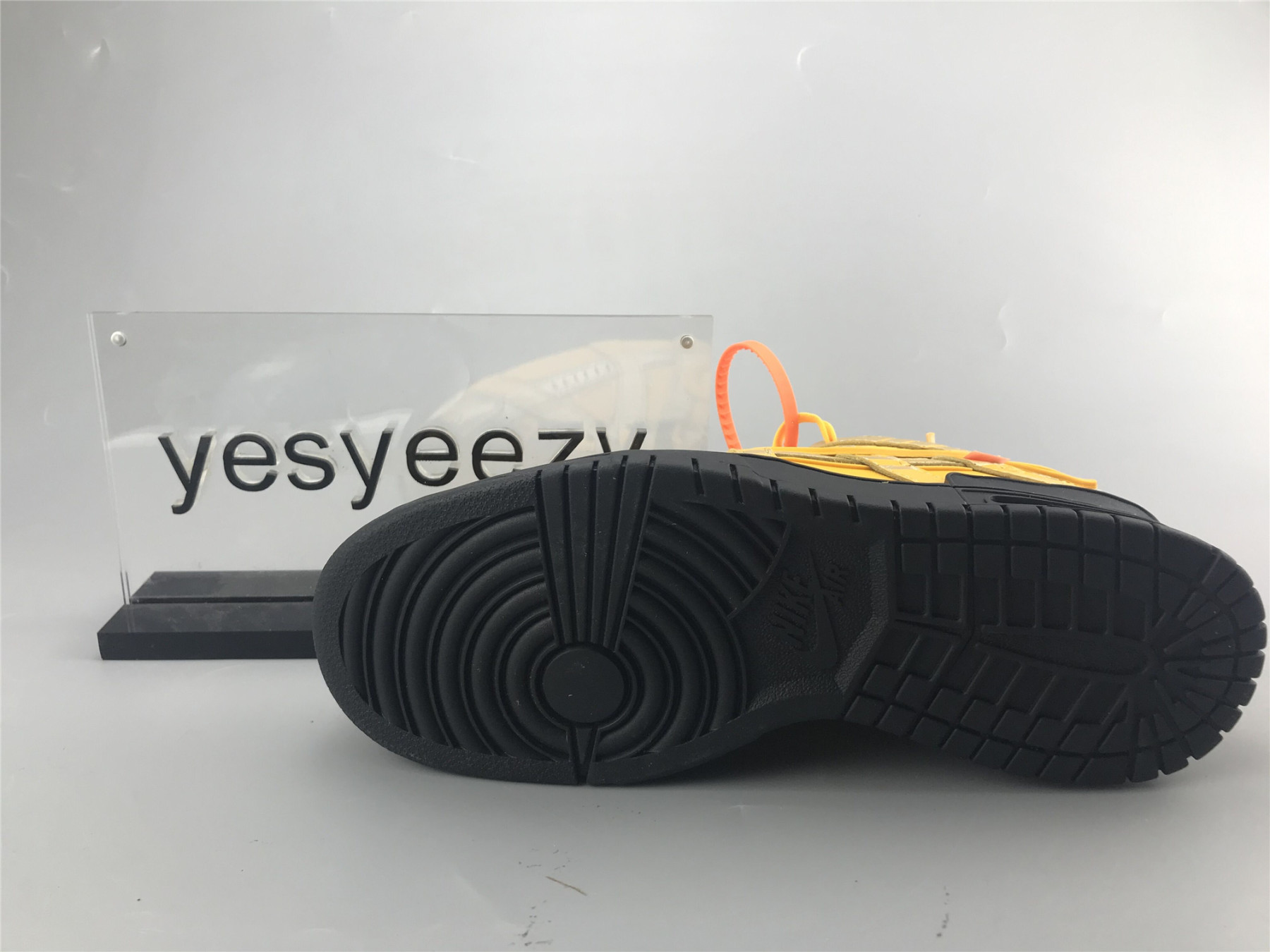 UA NIKE OFF-WHITE X AIR RUBBER DUNK UNIVERSITY GOLD