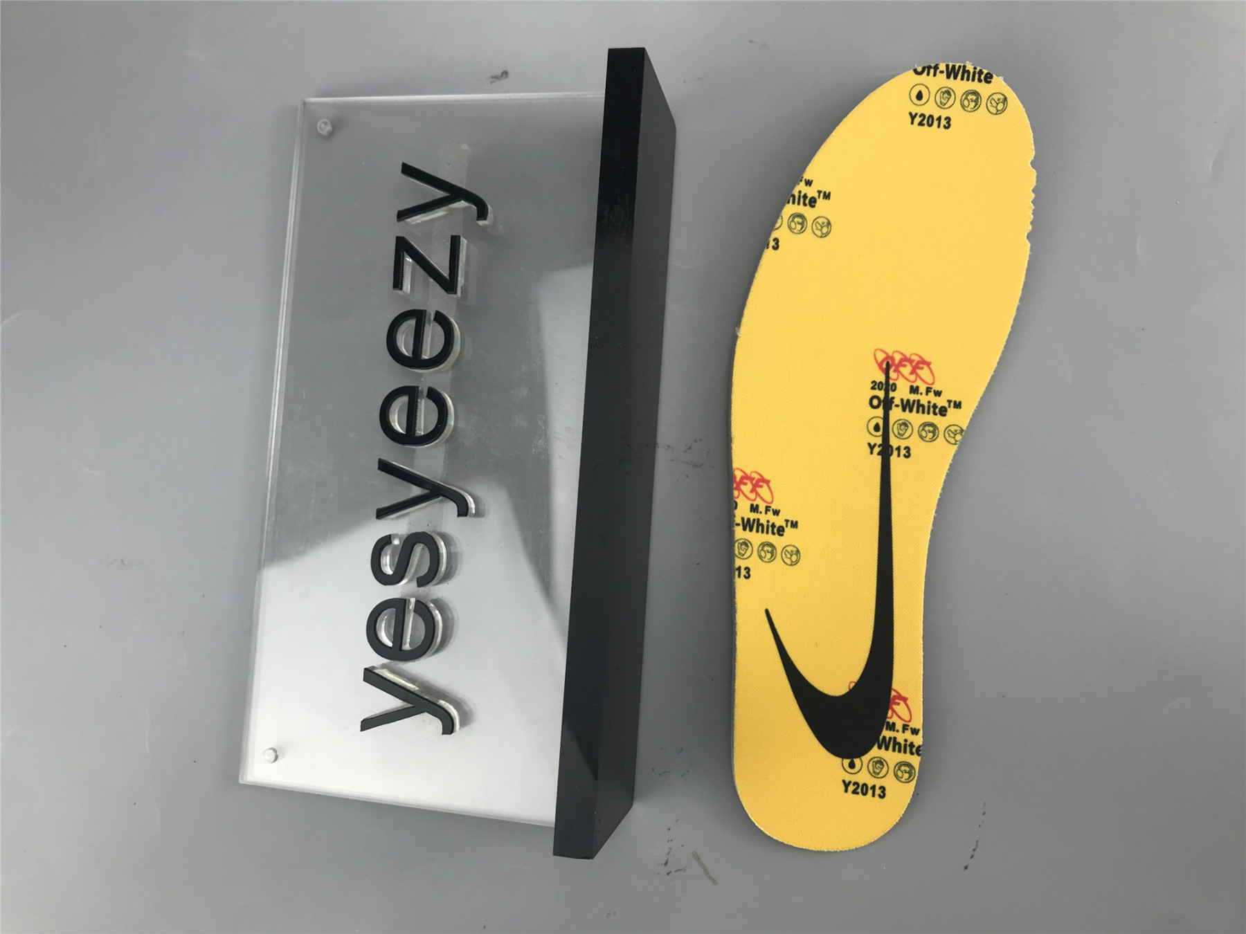 UA NIKE OFF-WHITE X AIR RUBBER DUNK UNIVERSITY GOLD