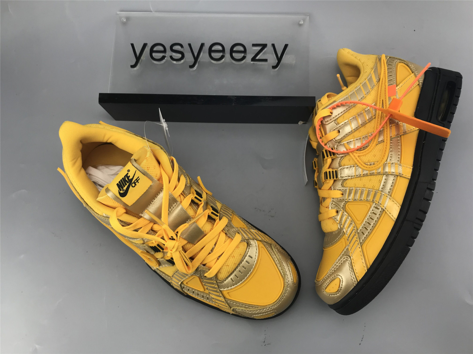 UA NIKE OFF-WHITE X AIR RUBBER DUNK UNIVERSITY GOLD