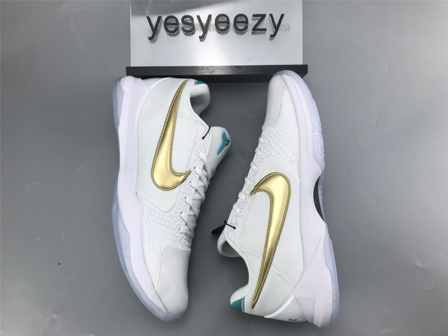 UA NIKE UNDEFEATED X ZOOM KOBE 5 PROTRO SPECIAL BOX 