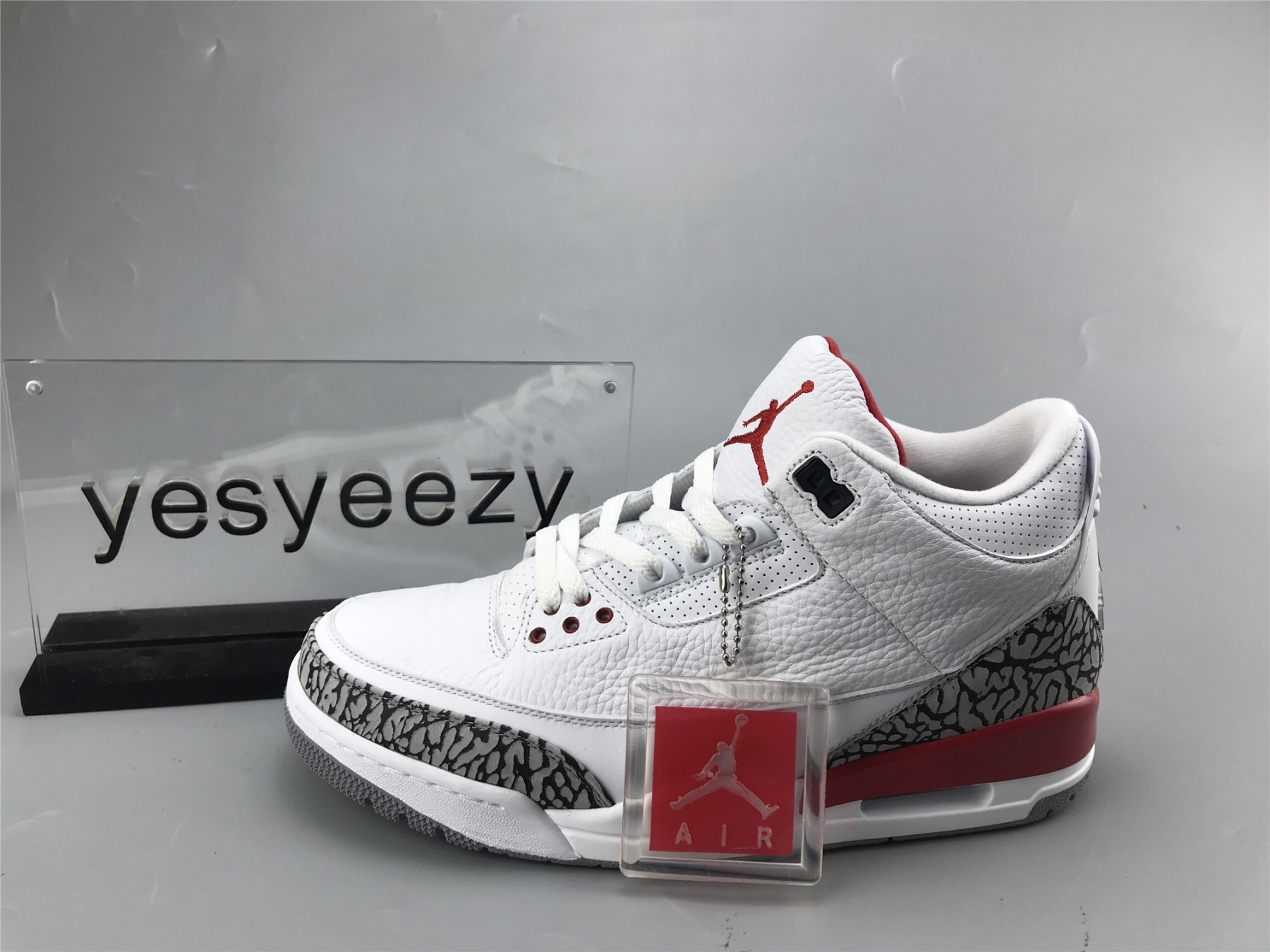 UA AIR JORDAN 3 RETRO 