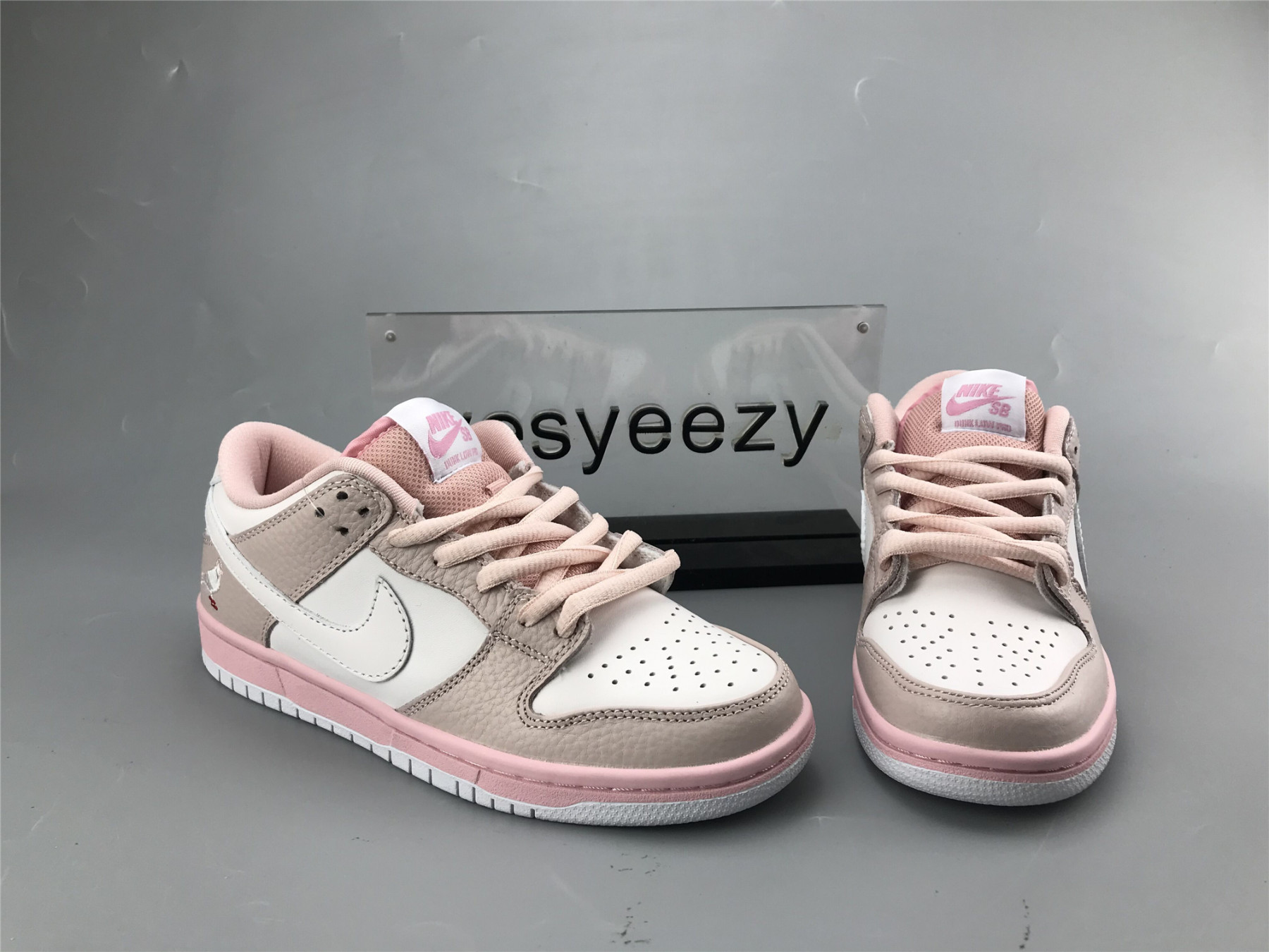 UA WMNS NIKE DUNK LOW ELITE SB