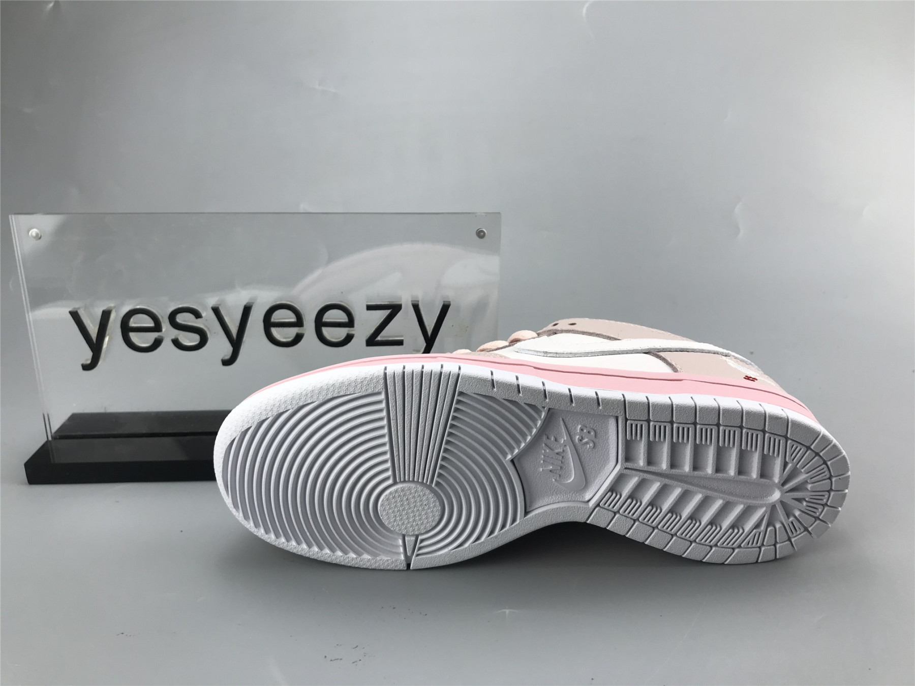 UA WMNS NIKE DUNK LOW ELITE SB