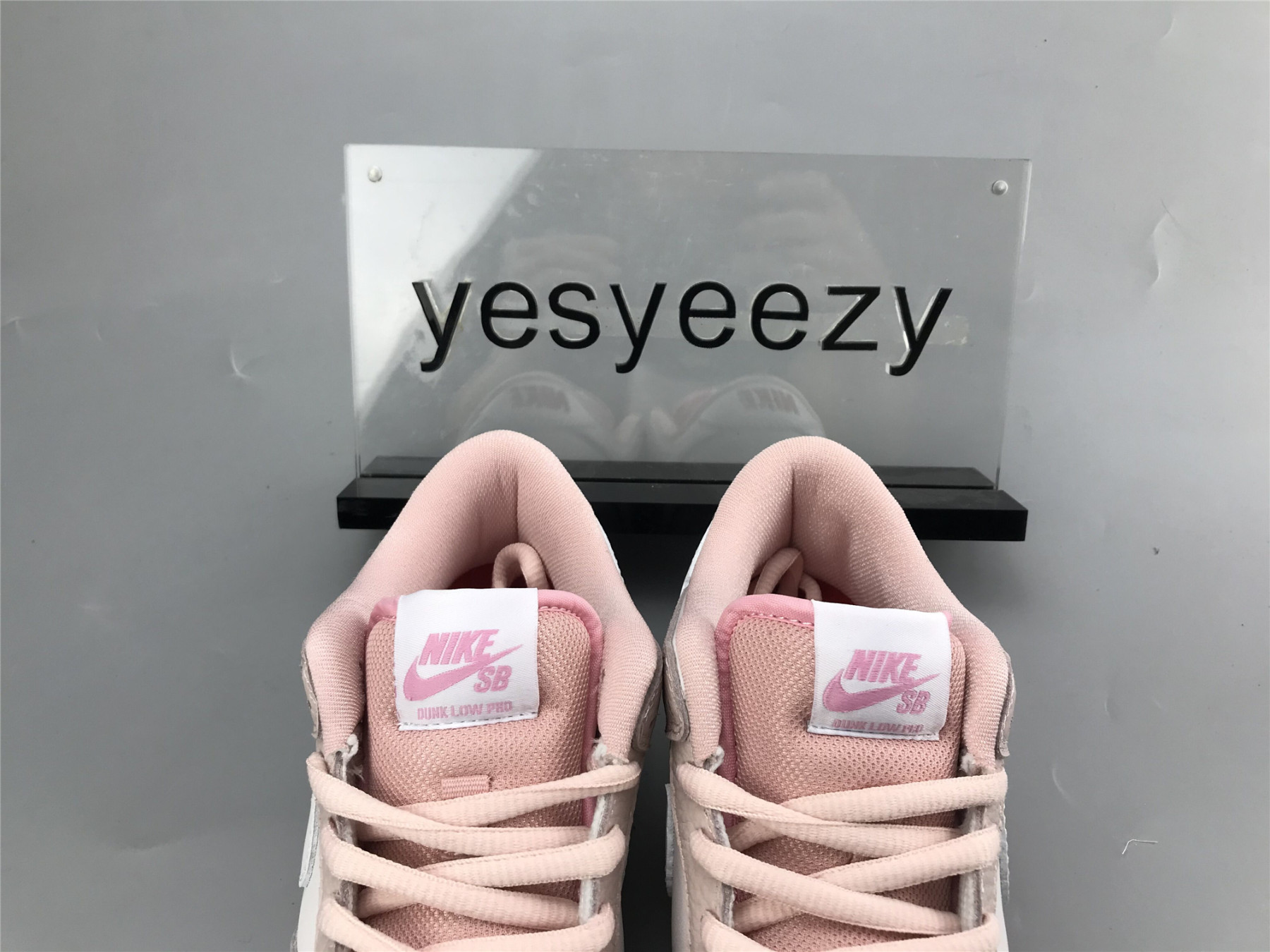 UA WMNS NIKE DUNK LOW ELITE SB