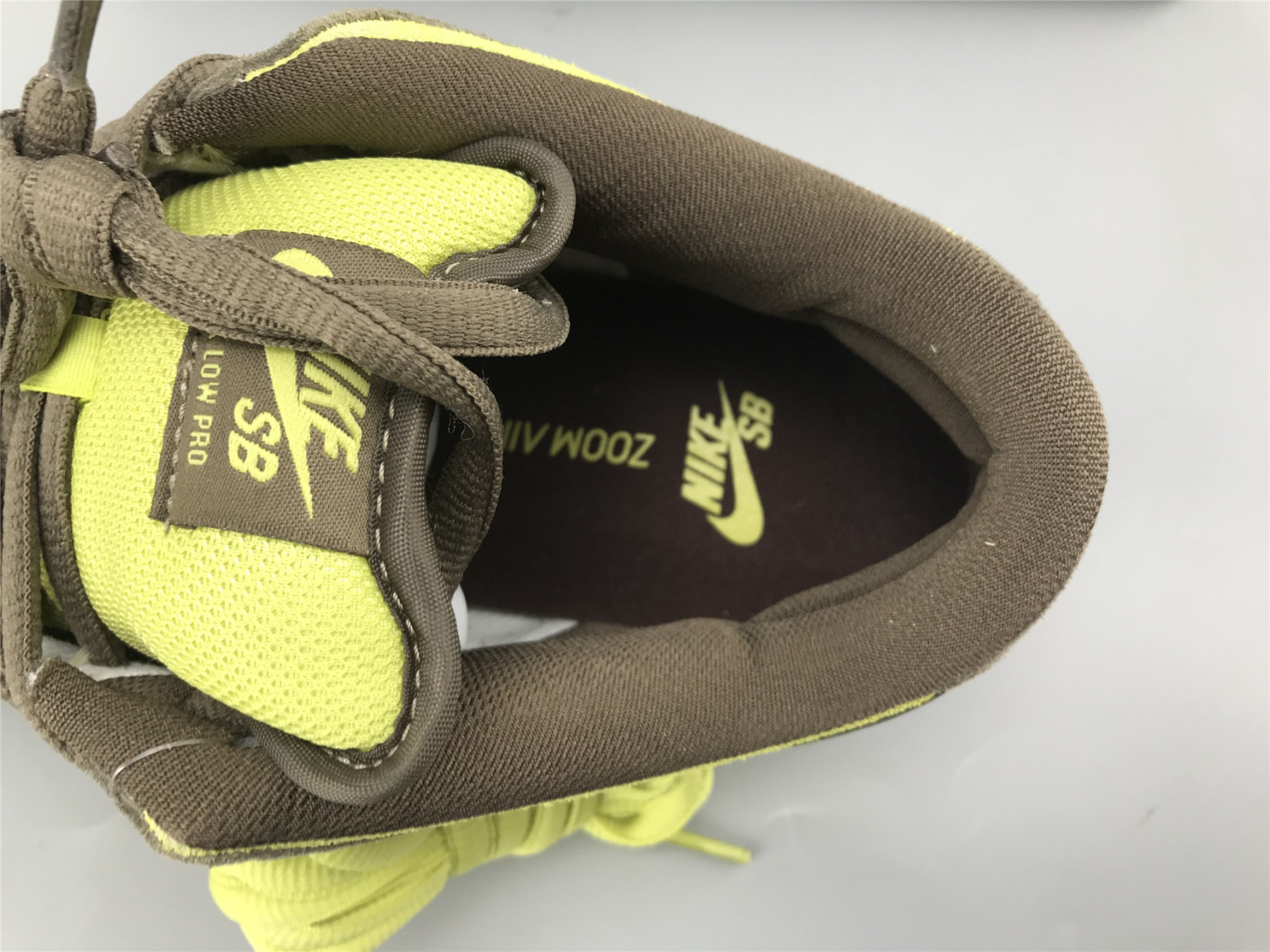 UA NIKE SB DUNK LOW PRO