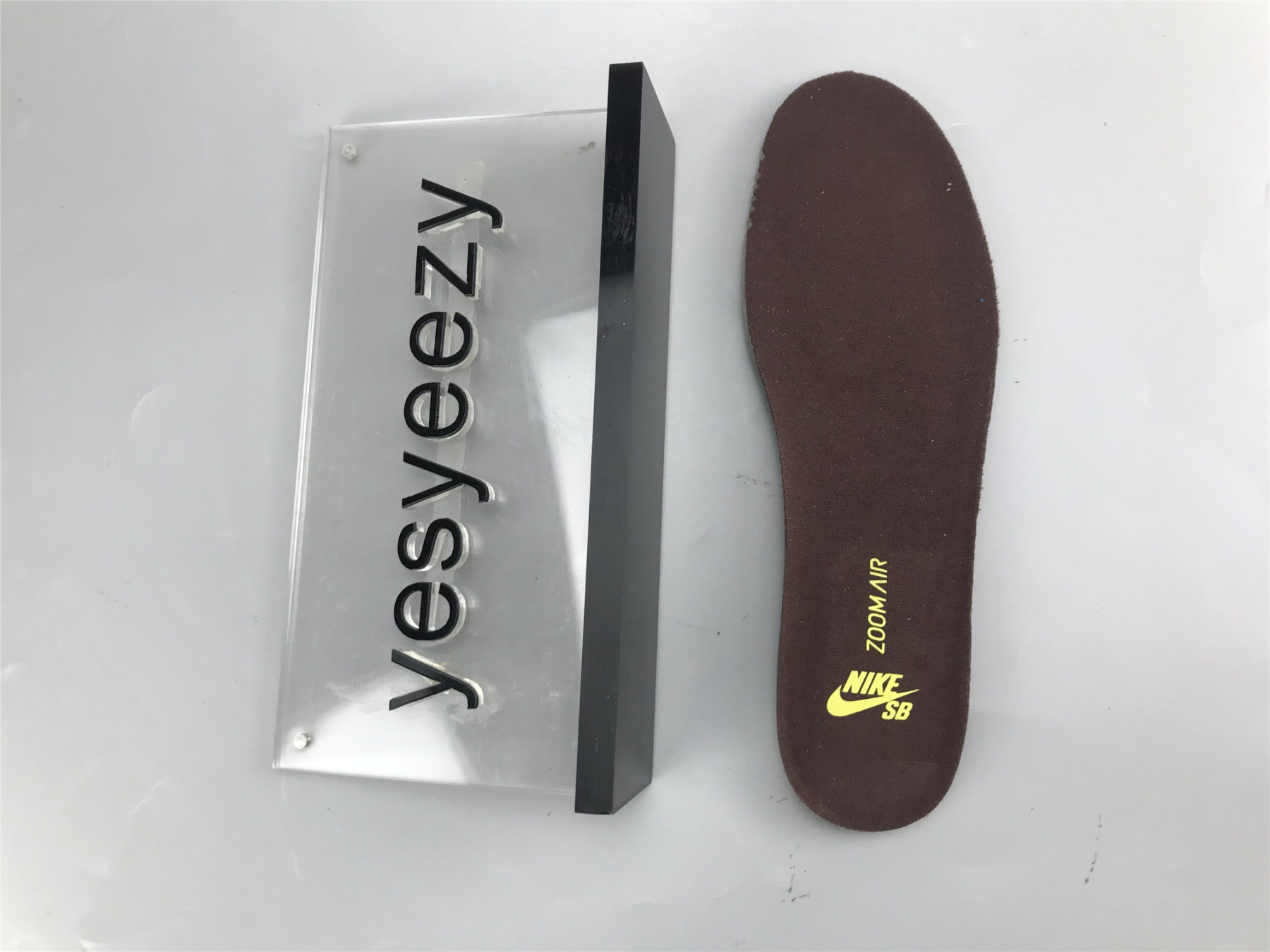 UA NIKE SB DUNK LOW PRO