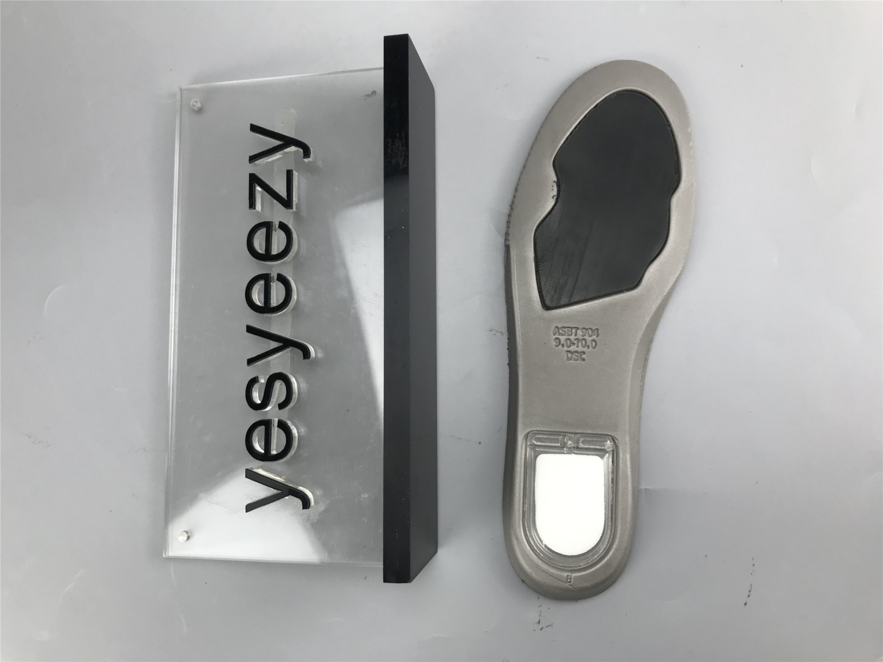 UA NIKE SB DUNK LOW PRO