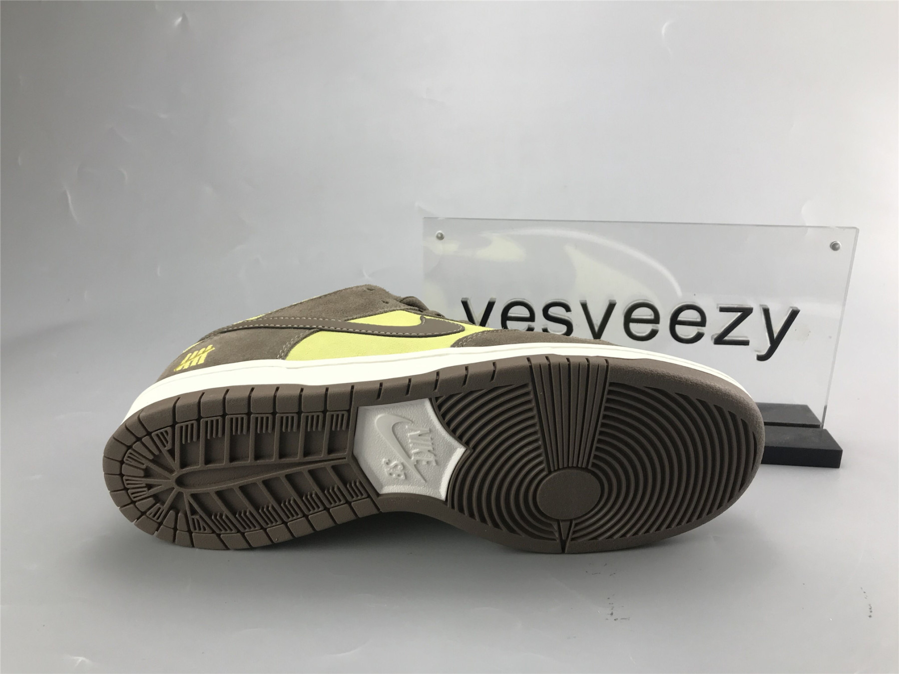 UA NIKE SB DUNK LOW PRO